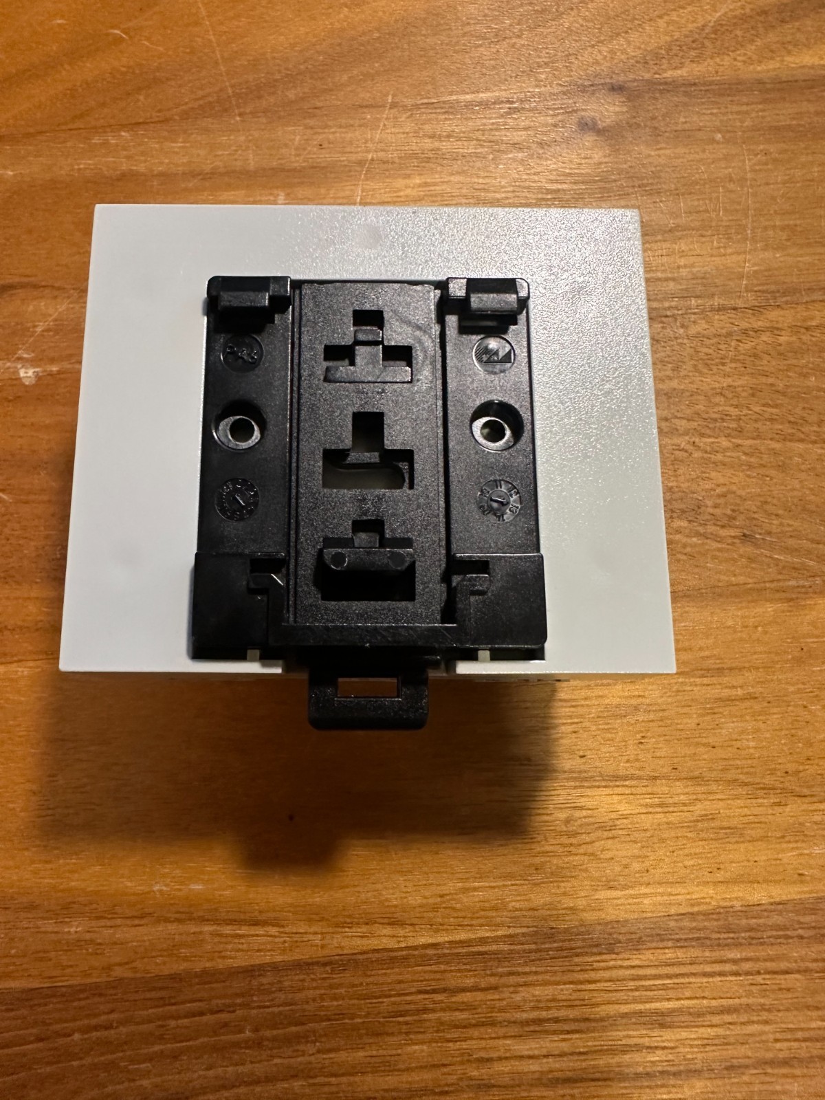 RELCOM F11 Fieldbus Power Hub Conditioner