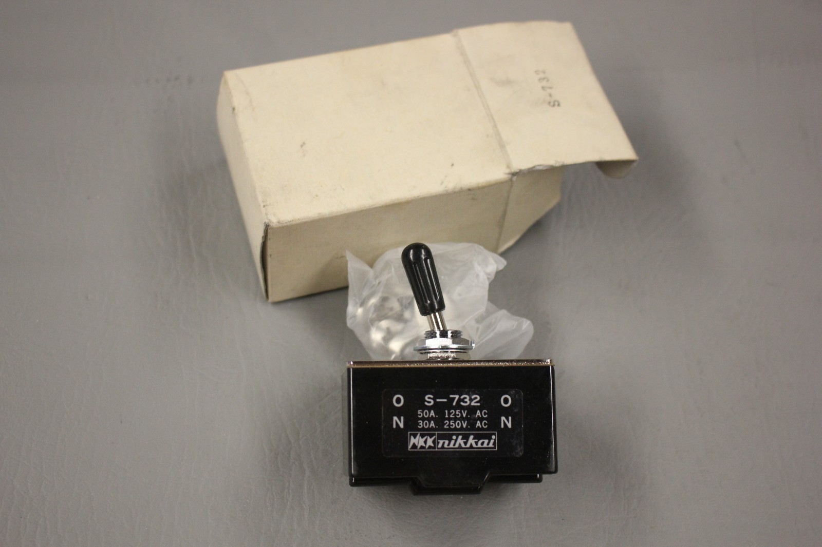 NEW NIKKAI S-732 TOGGLE SWITCH 125-250V