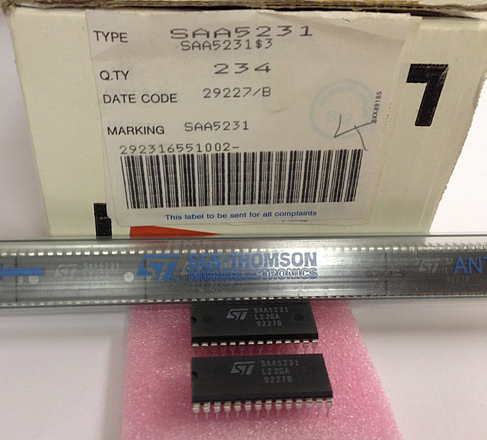 3 pieces SAA5231 DATA SLICER FOR TELETEXT PROCESSOR DIP28 STM NEW ~