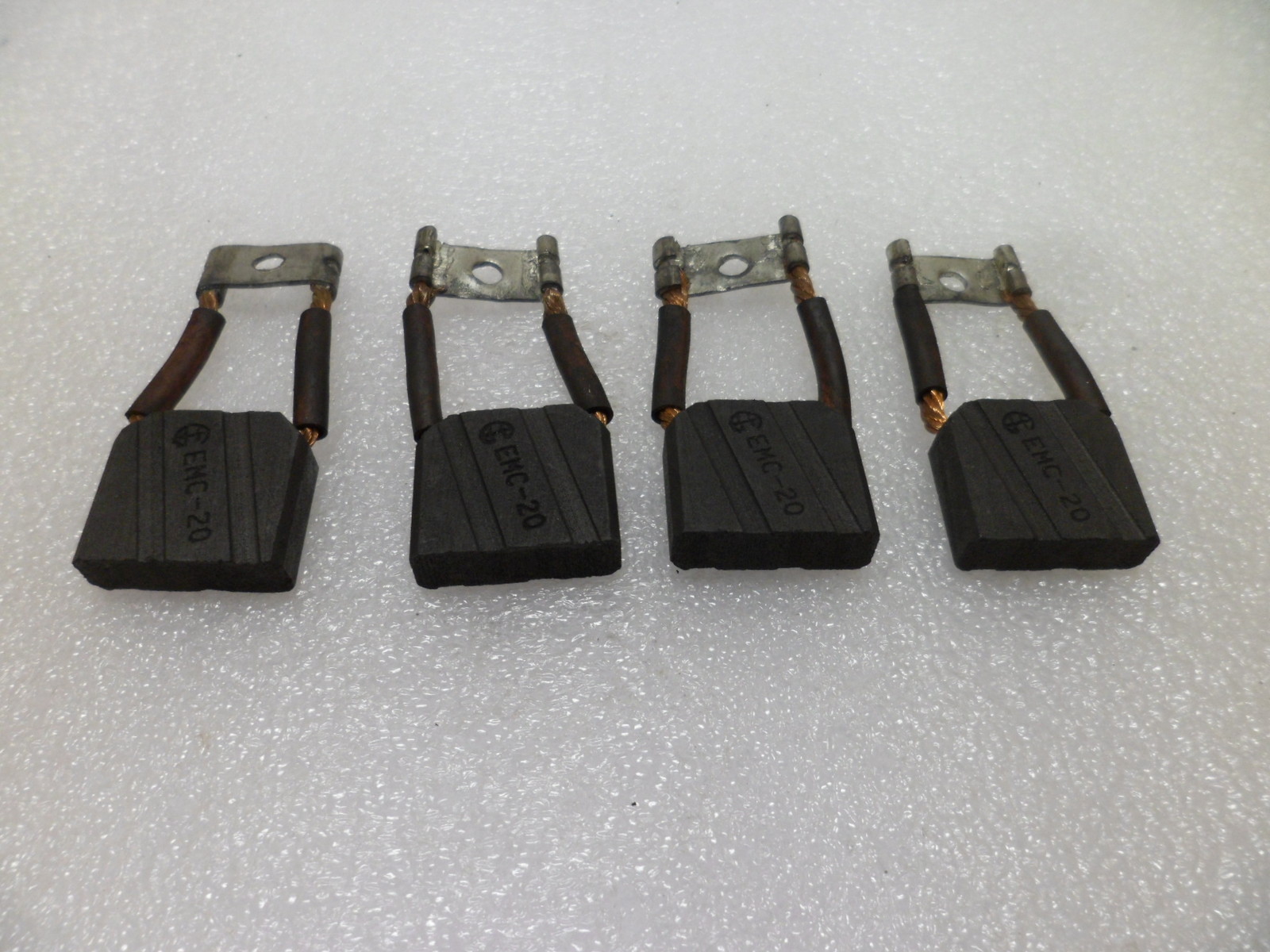 CARBON BRUSH EMC20 MOTOR BRUSH LOT OF 4 BRUSHES N.O.S. Free Shipping in USA