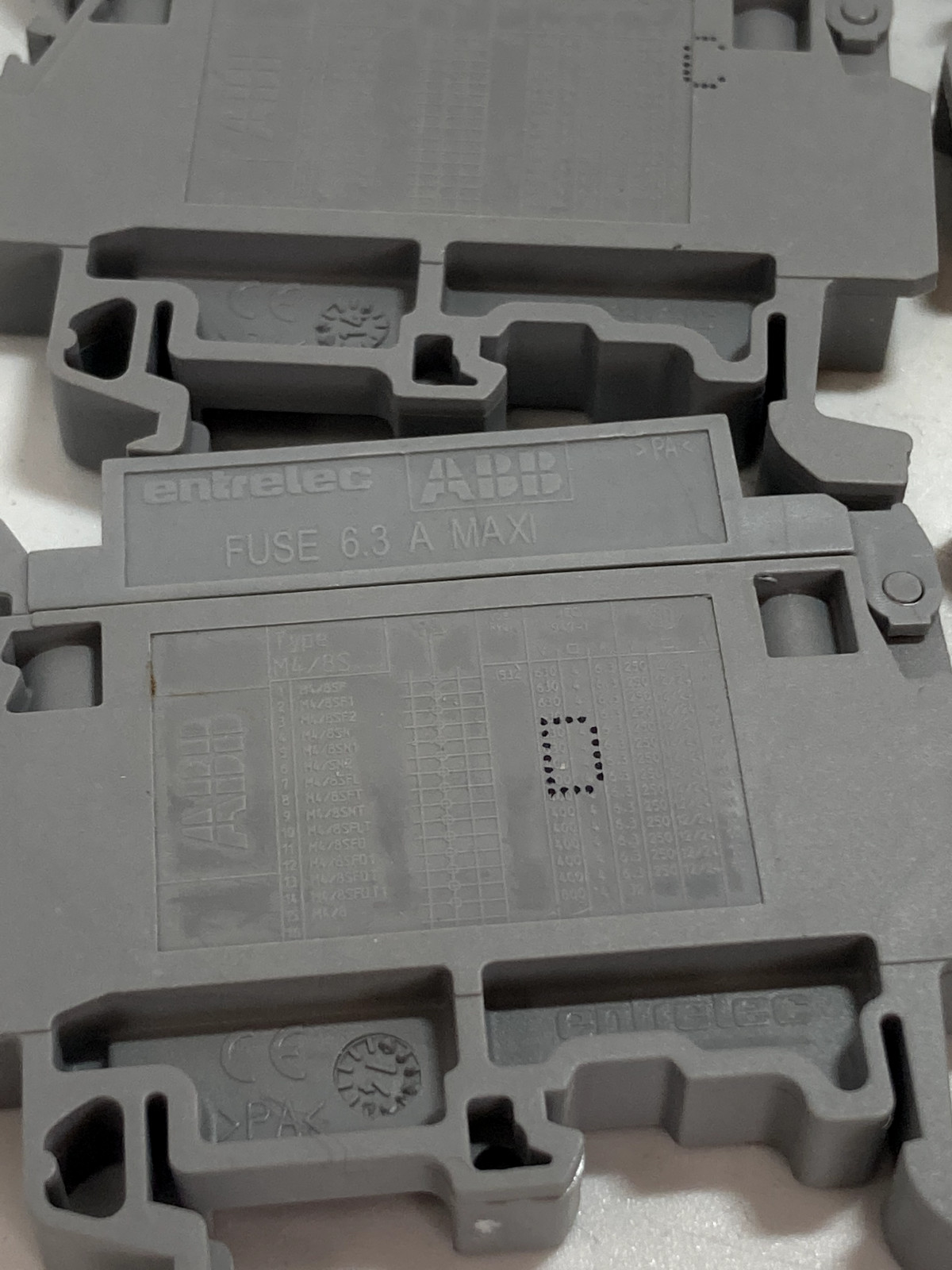 ENTRELEC 1SNA 115 665 R2500 TERMINAL BLOCKS 24V (LOT OF 4) NNB