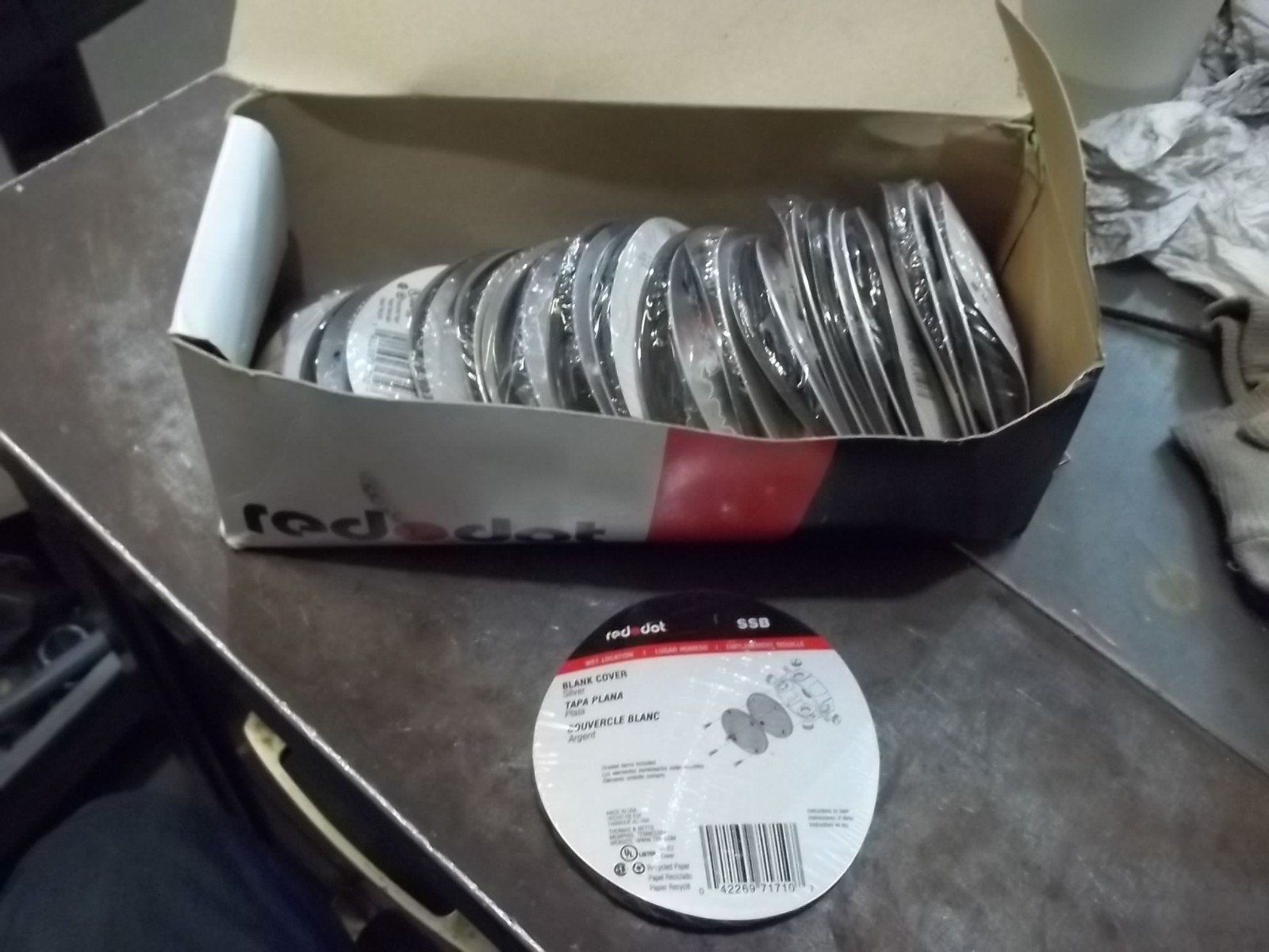 LOT OF 17 NEW IN PKG RED DOT SS-B DRY-TITE BLANK COVER 4″ ROUND (LL8)