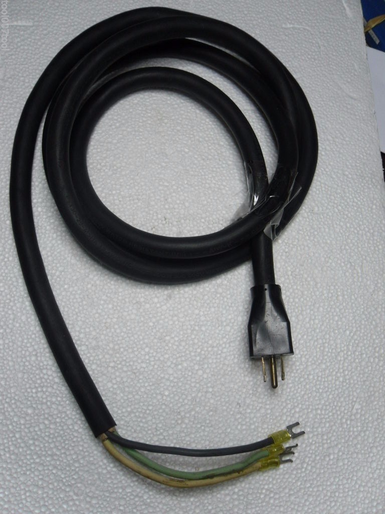 8 Feet 12 AWG 3 Wire 600 Volt Water Resistant Electrical Cord with Connectors