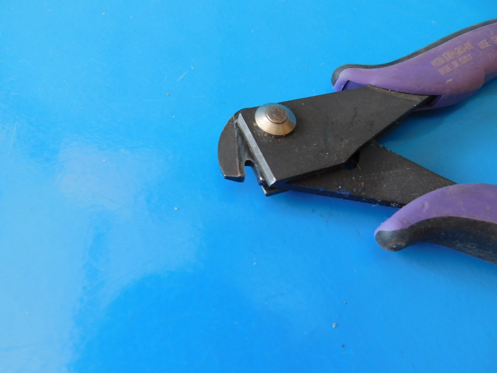 USED, C.H.P. WIRE CUTTER, #DP25N, PURPLE AND BLACK HANDLE,MADE IN ITALY