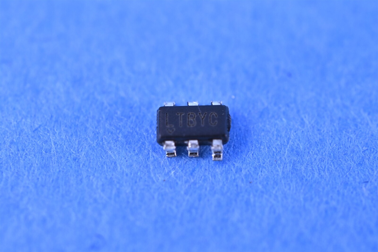 15 Analog Oscillator Silicon IC 50kHz~10MHz 1.25mA SMD/SMT LTC6908IS6-1#TRMPBF