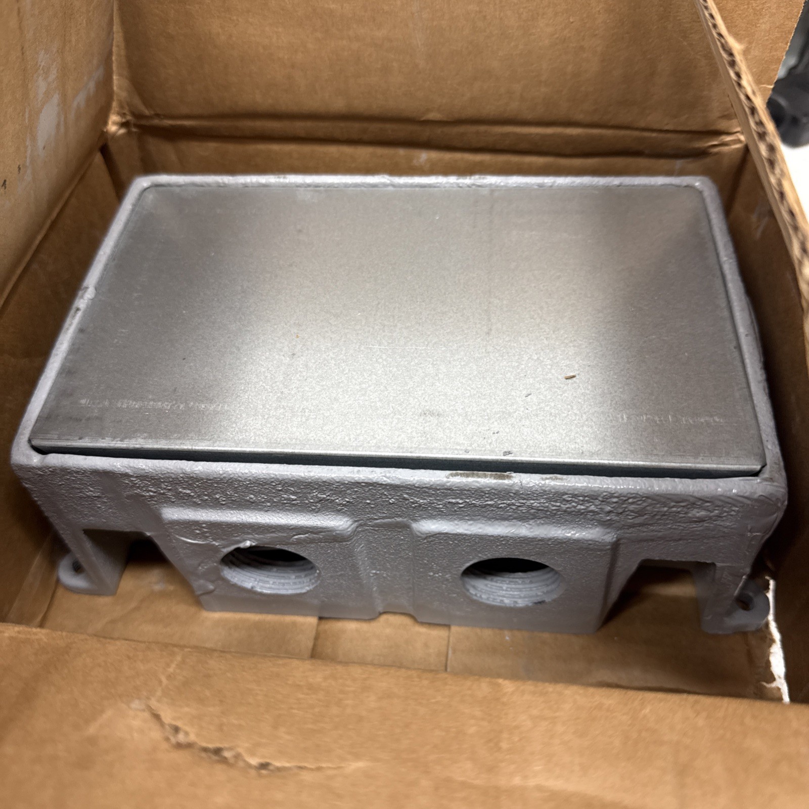 Wiremold 880CS2-1, Iron, 6-Knockout, 2-Gang, Fully Adjustable, Floor Box,
