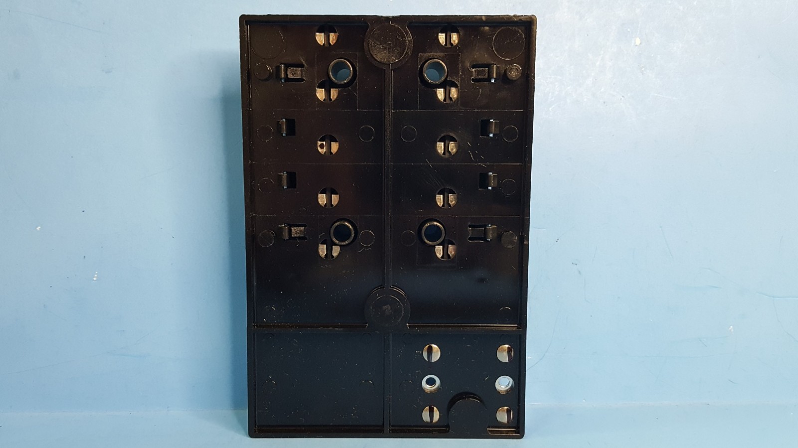One Pc-ATC Fuse Panel, 15600-10-11, BUSSMANN, Fuse Holder Block Assembly, 10pos.