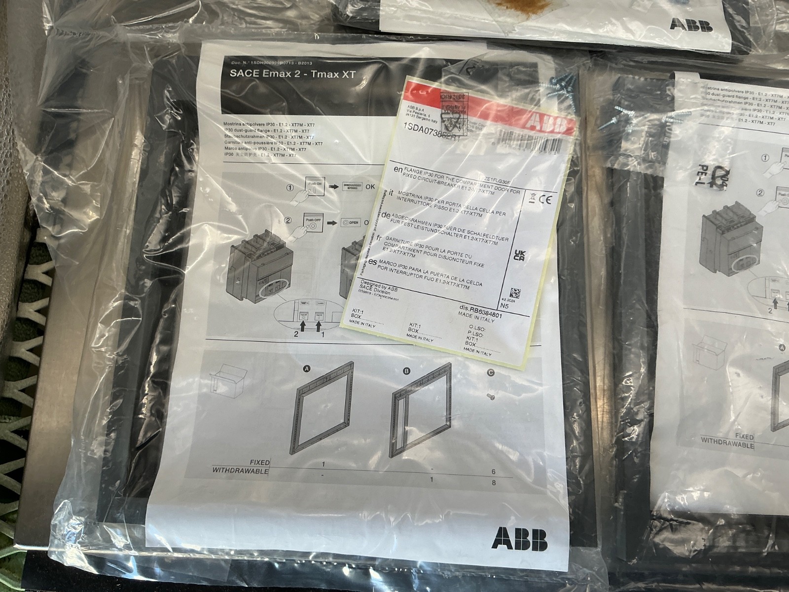 (23) ABB 1SDA073862R1 FLANGE IP3O FOR THE COMPARTMENT DOOR FOR E1.2-XT7-XT7M