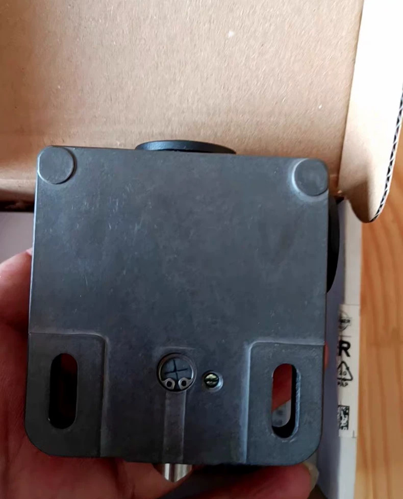one EUCHNER N11D-M 086298 Safety Switch