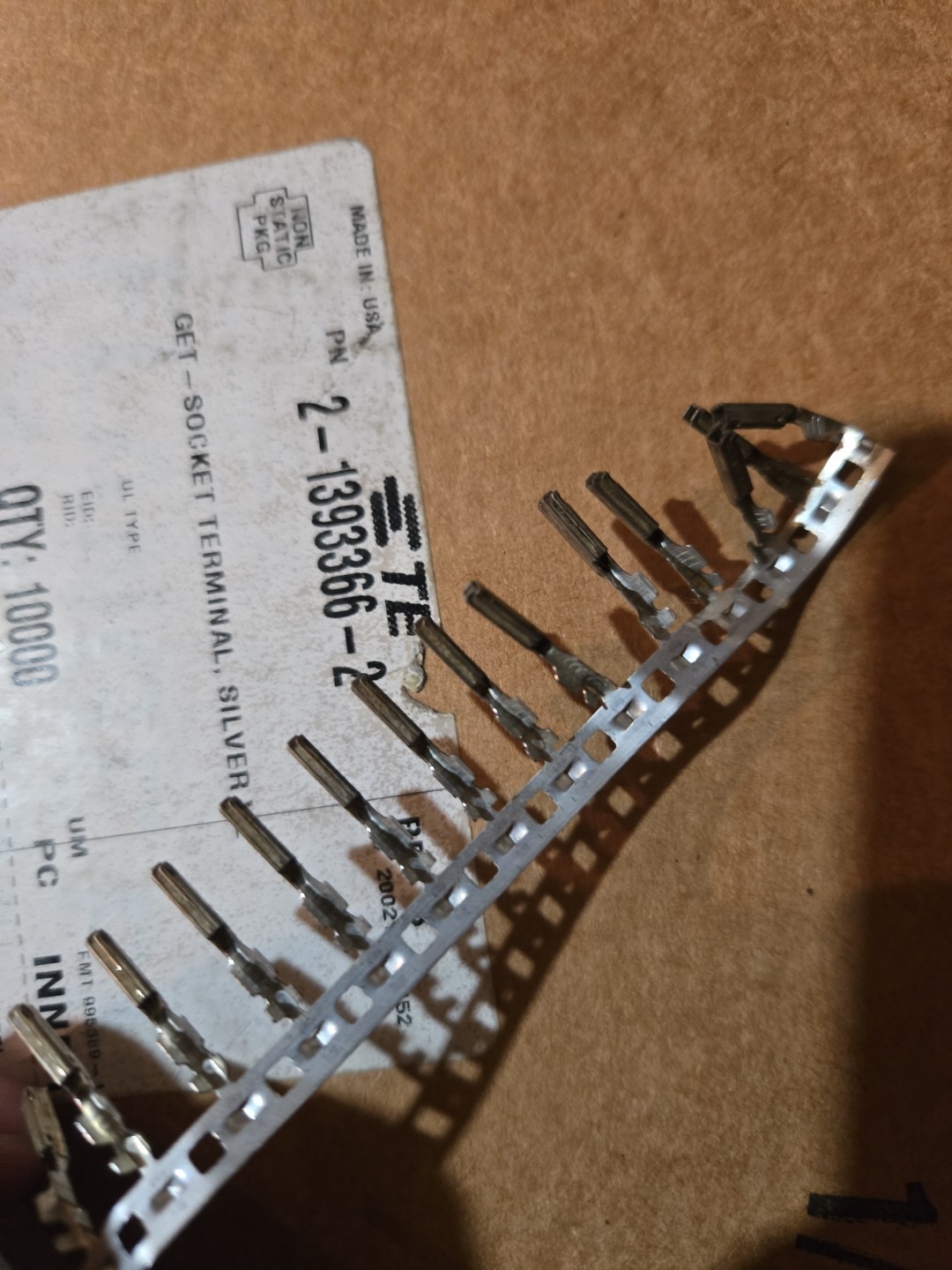 WOW (300 PCS) 1393366-2 TE CONNECTIVITY terminal # 2-1393366-2 FREE SHIPPING