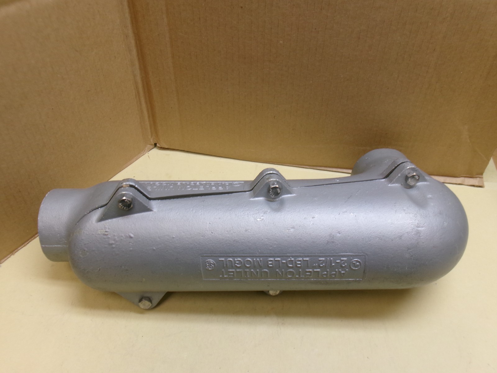 Appleton Unilet 2-1/2″ LBD-LB Mogul Conduit Body with Cover