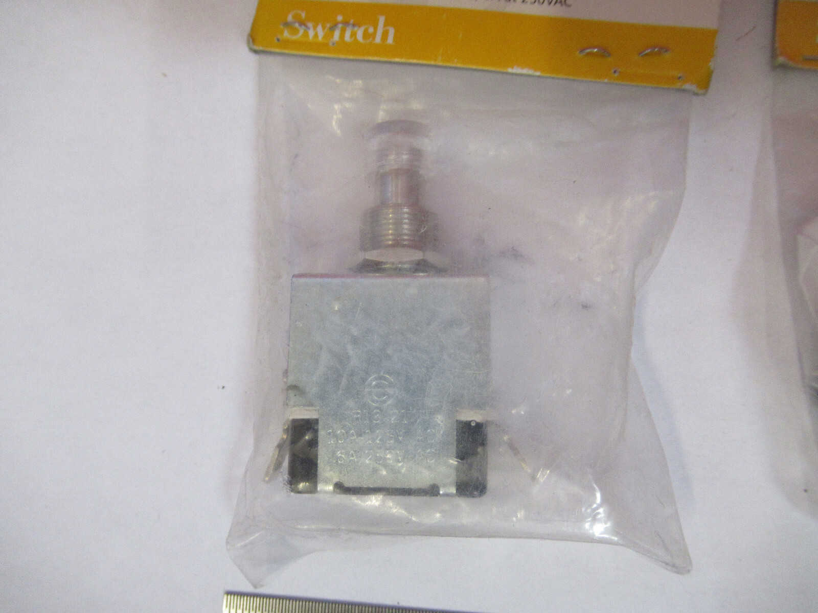 LOT RADIO SHACK SPST SWITCHES AS PICTURED X3-B-12