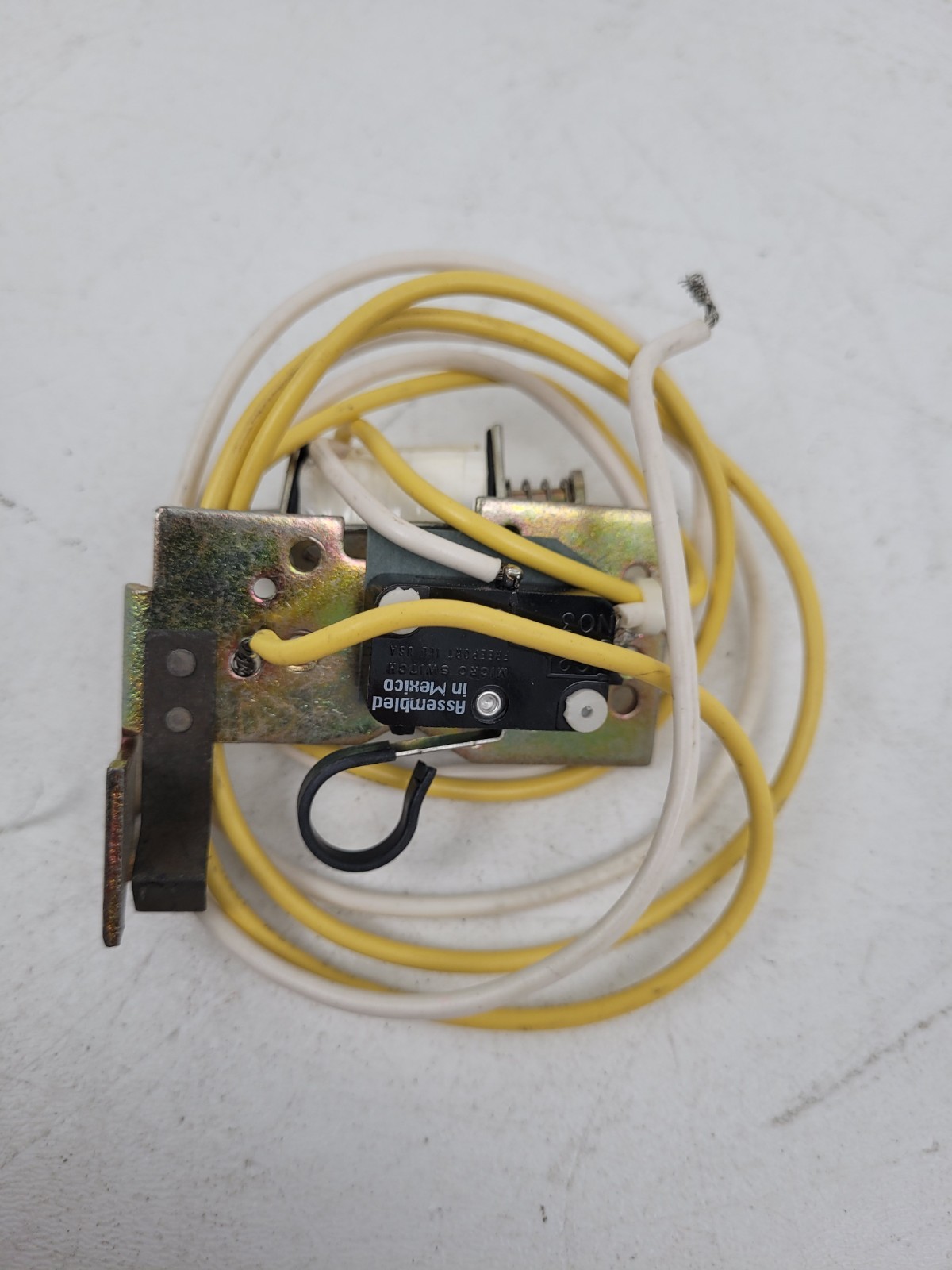 SNT4LP11K CUTLER HAMMER 110-240 V SHUNT TRIP LD/MDL FRAME- Next Day Option