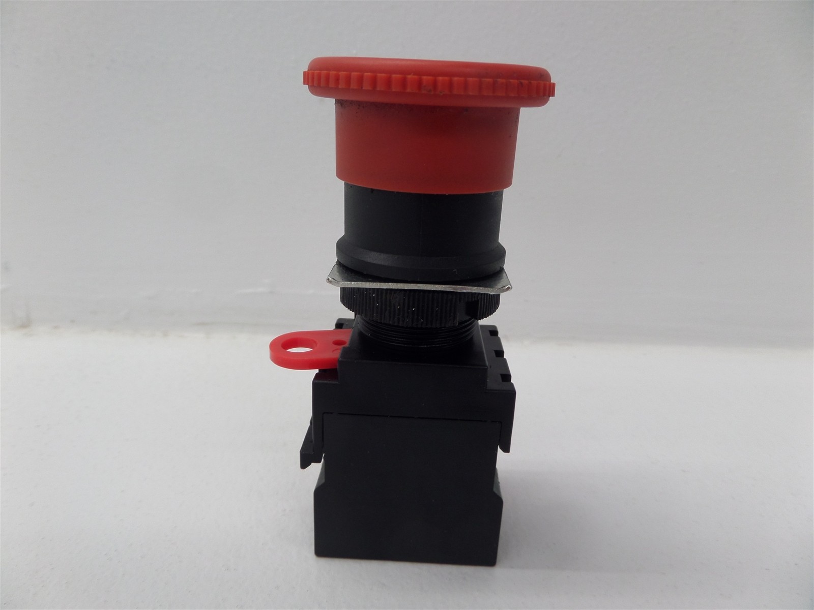 Omron A22-01 Emergency Stop Push Button Assembly Twist & Release