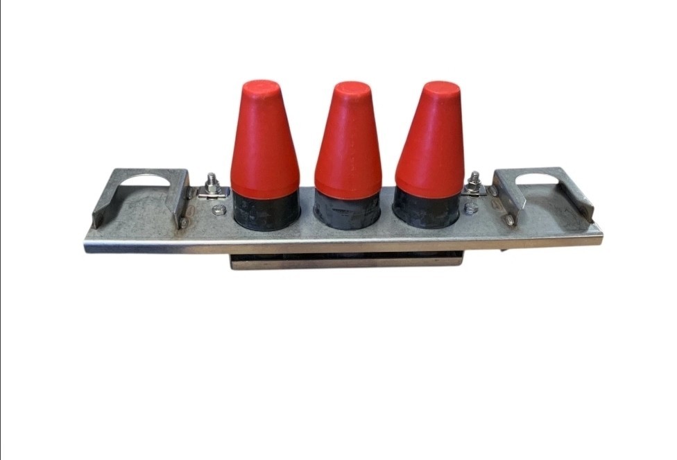 Eaton LJ215C3B 15kV 200A 3-Way Loadbreak Junction w/ Bracket NEW Cooper Power