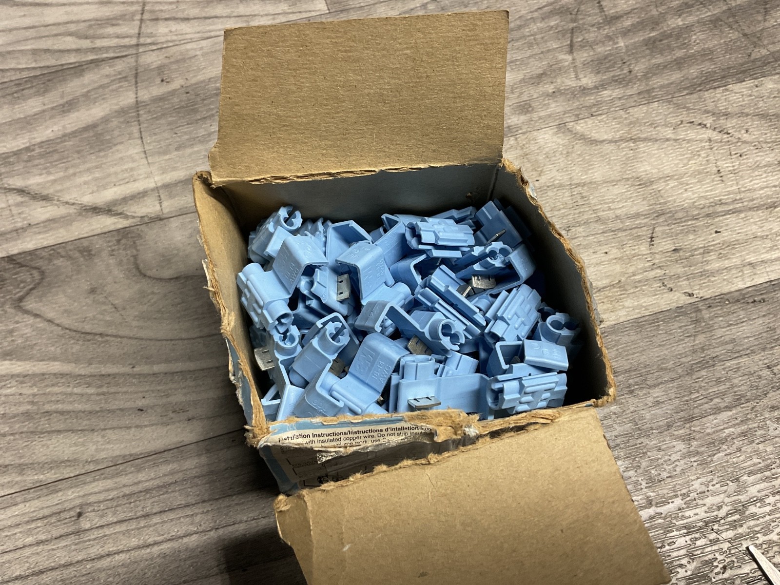 (QTY 95) 3M Scotchlok 560 Self Stripping Electrical Tap Connectors #315M111
