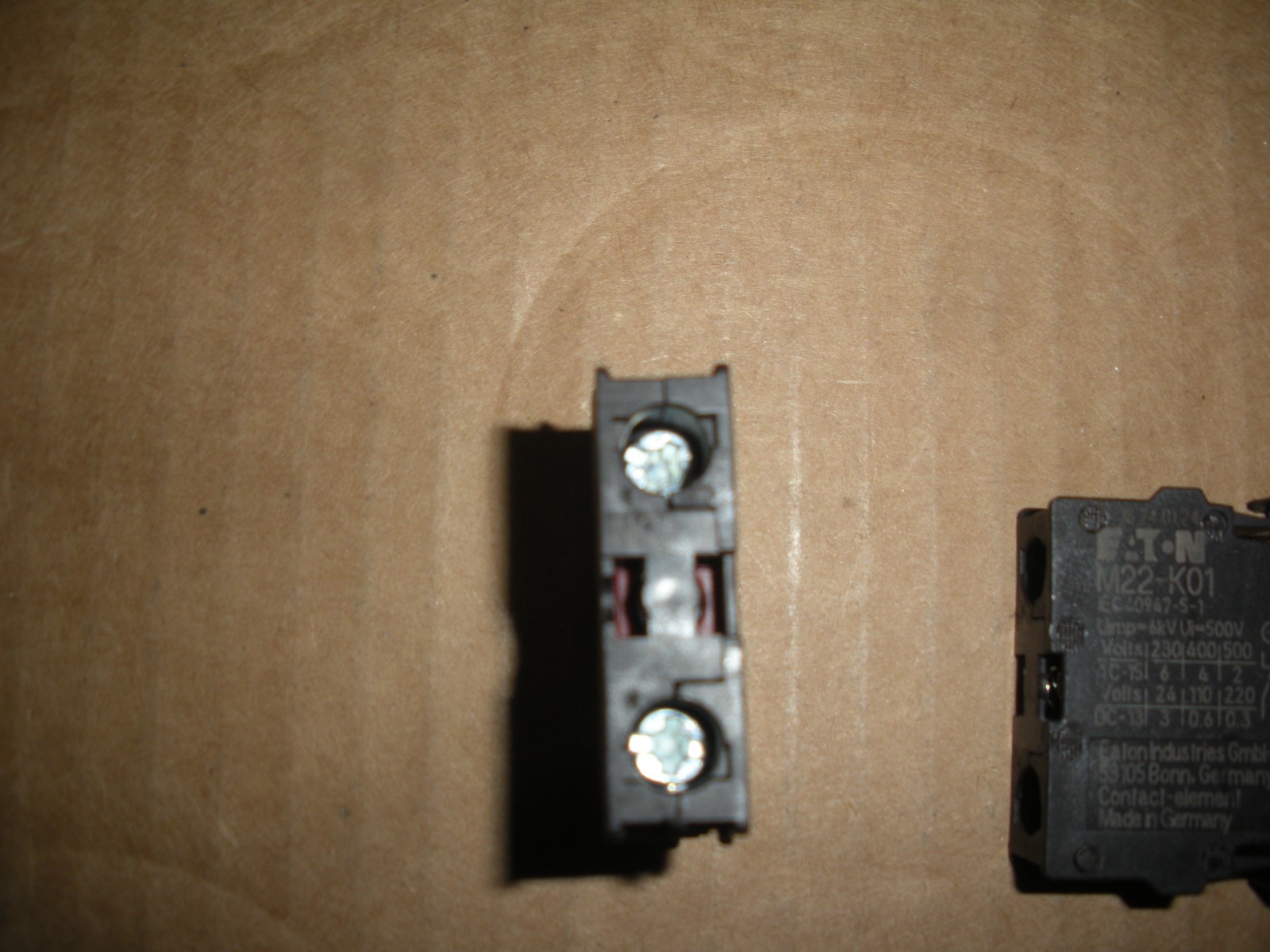Eaton M22-K01 contact block red N.C. lot of 4 16 lots available normally closed