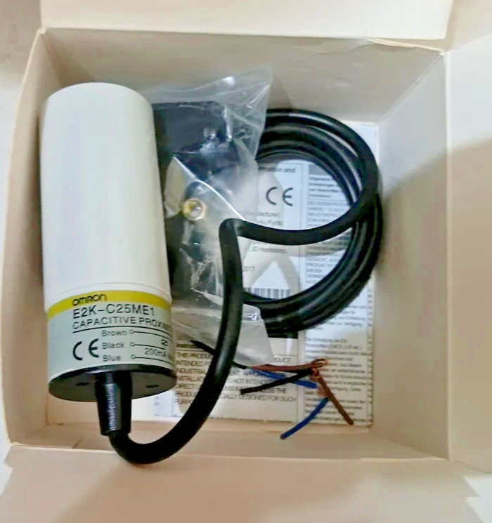 1PC- Omron E2K-C25ME1 2M Cable DC 3Wire Capacitive Proximity Sensor-NEW