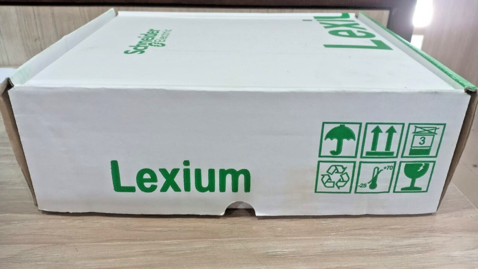 LXM32CD30N4 SCHNEIDER motion servo drive, Lexium 32,30A,208to480V, 3kW-Brand New
