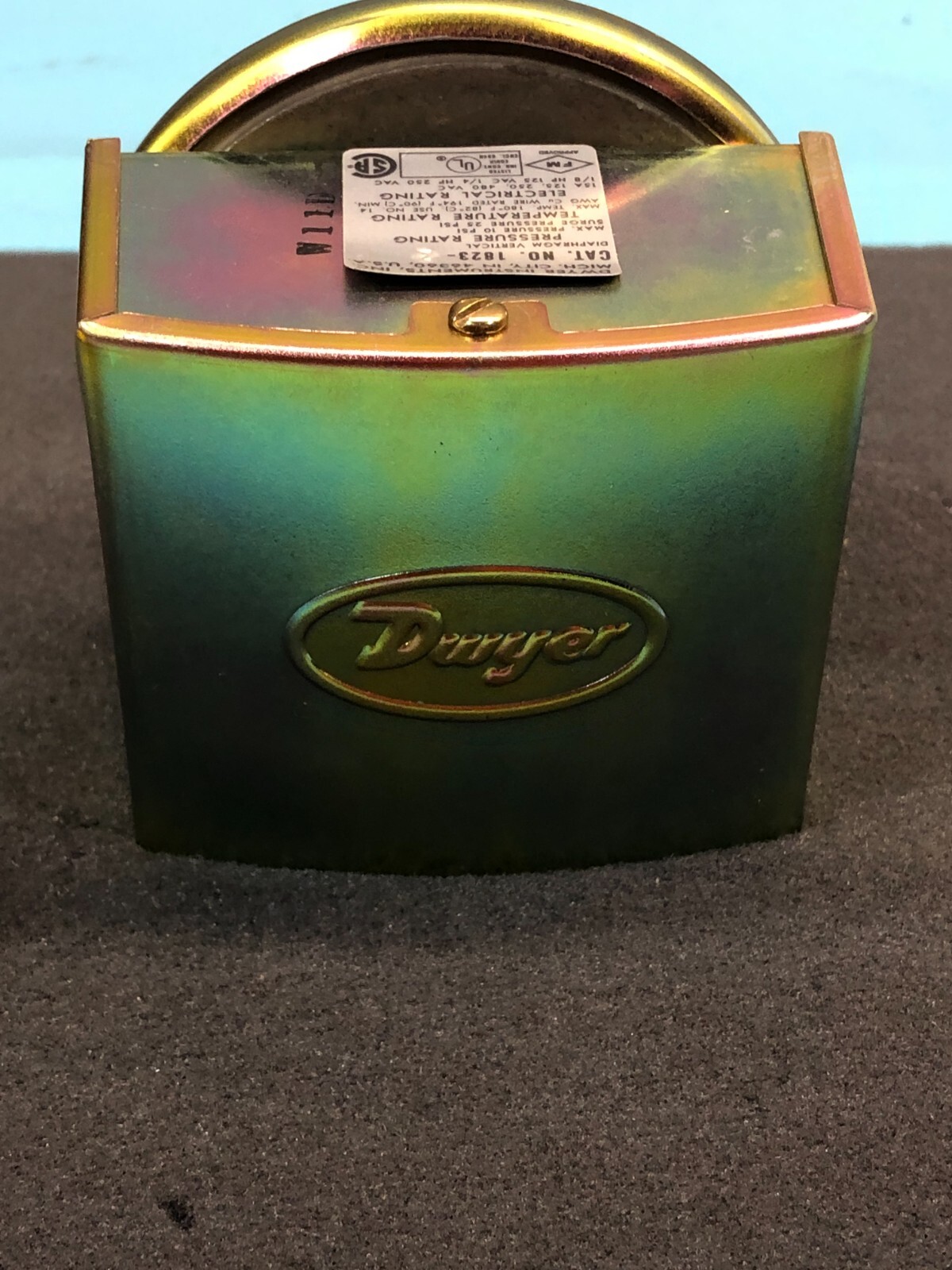2 Dwyer 1823-2 Low Differential Pressure Switch, 171635
