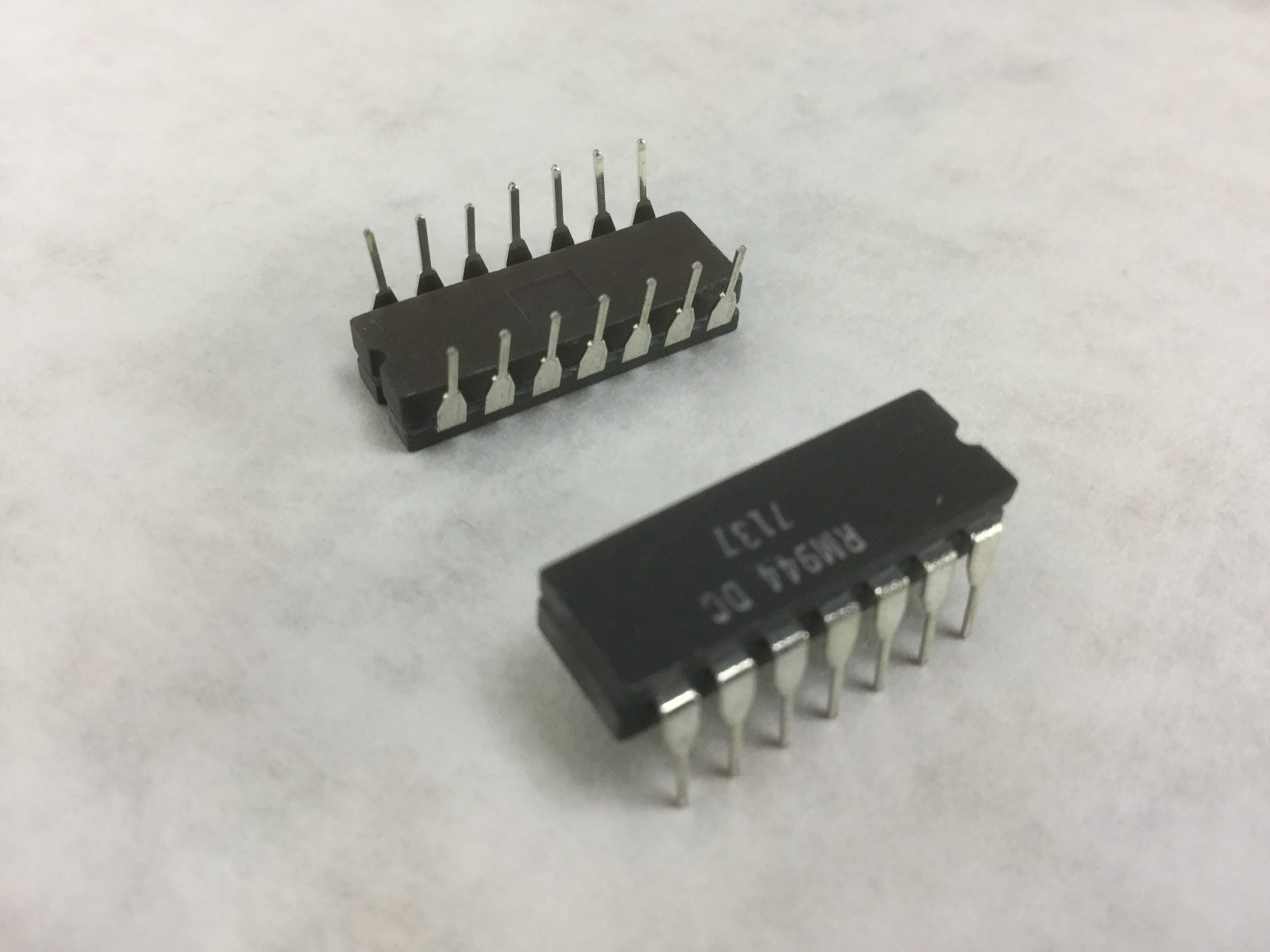 RM944 DC Integrated Circuit 14 Pin Lot of 15