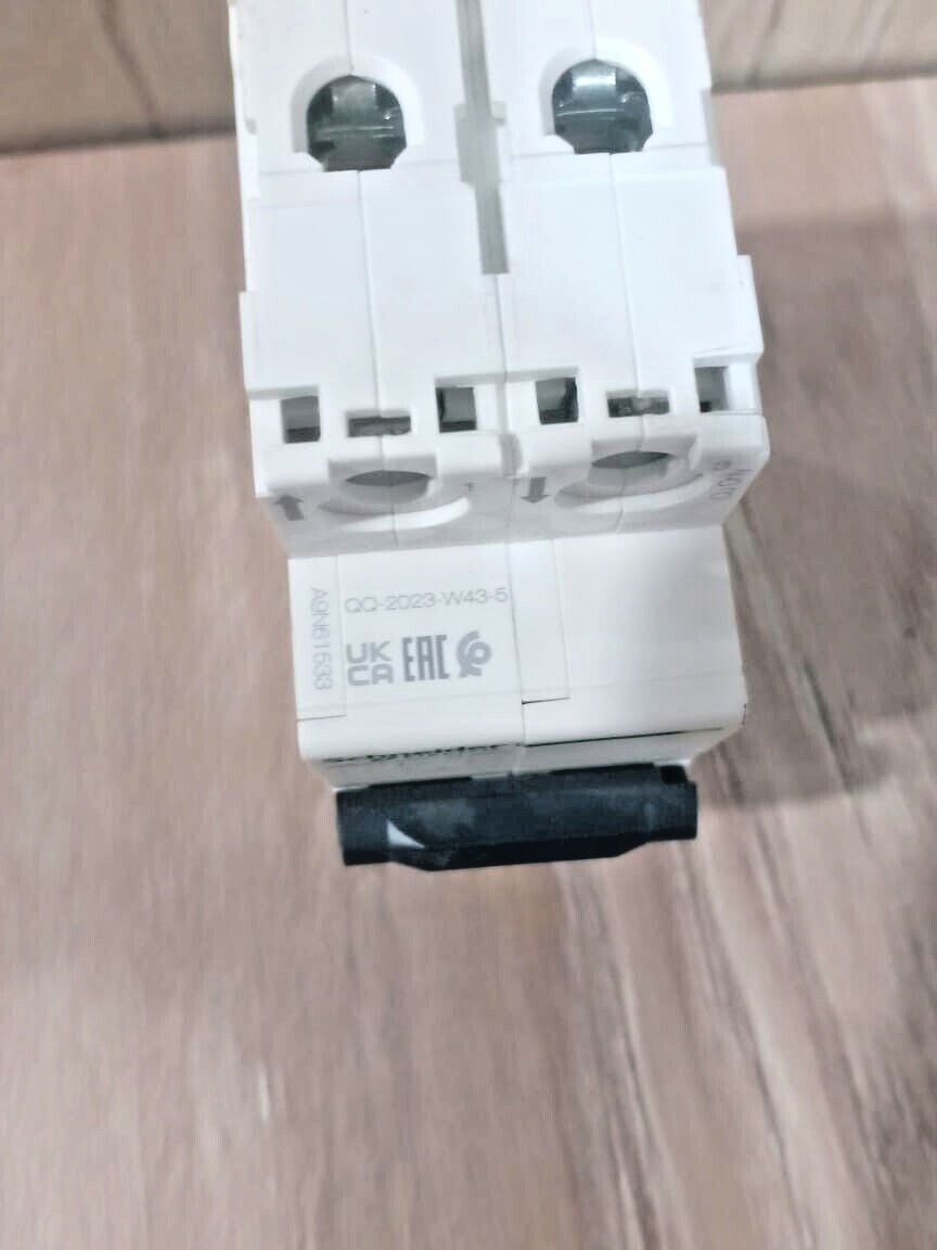 2PCS LOT- Schneider A9N61533 miniature circuit breaker-C60H -2poles -25A-C- NEW