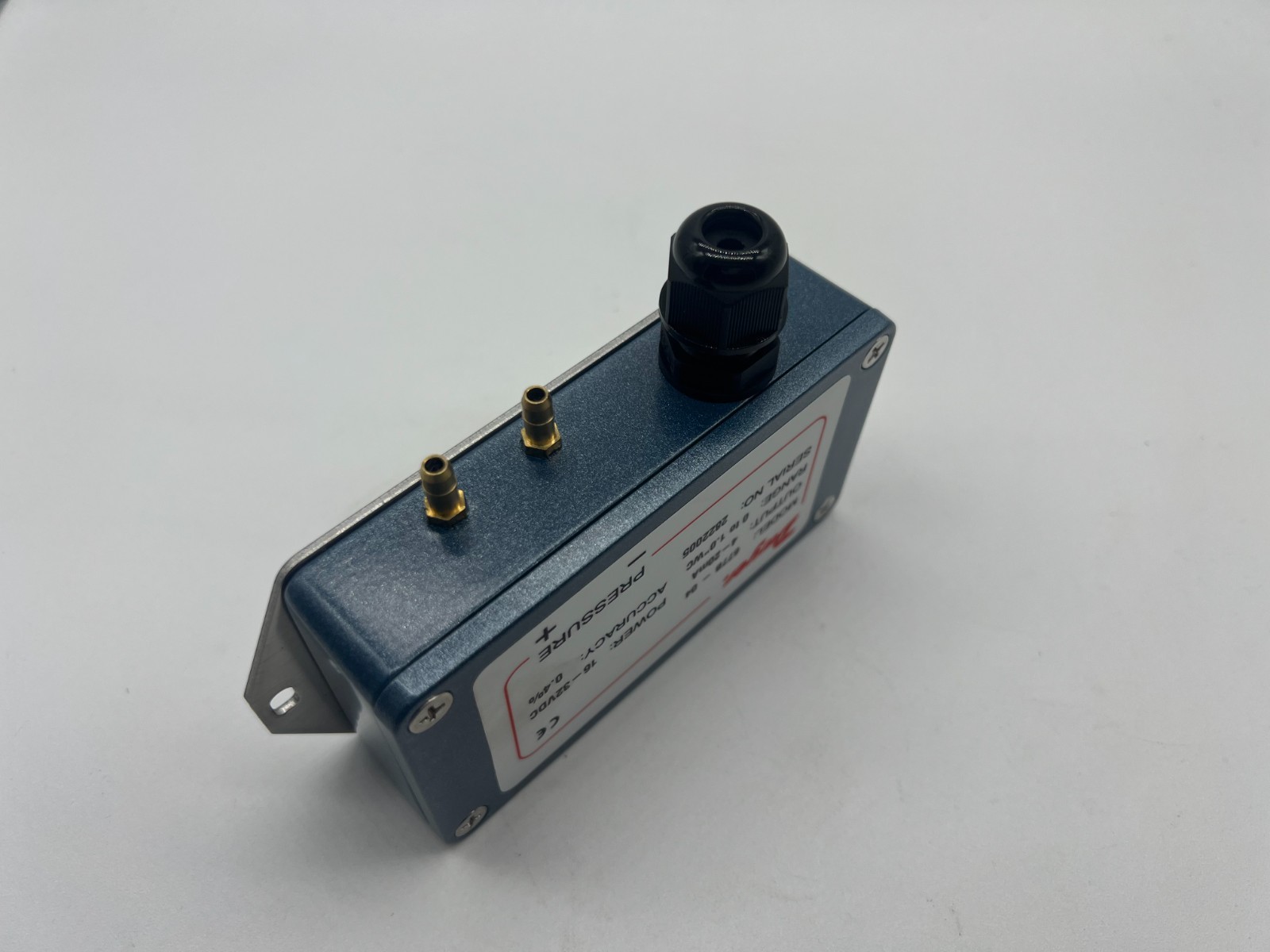 Dwyer 677B-04, Differential pressure transmitter, range 0-1″ w.c.,New in box