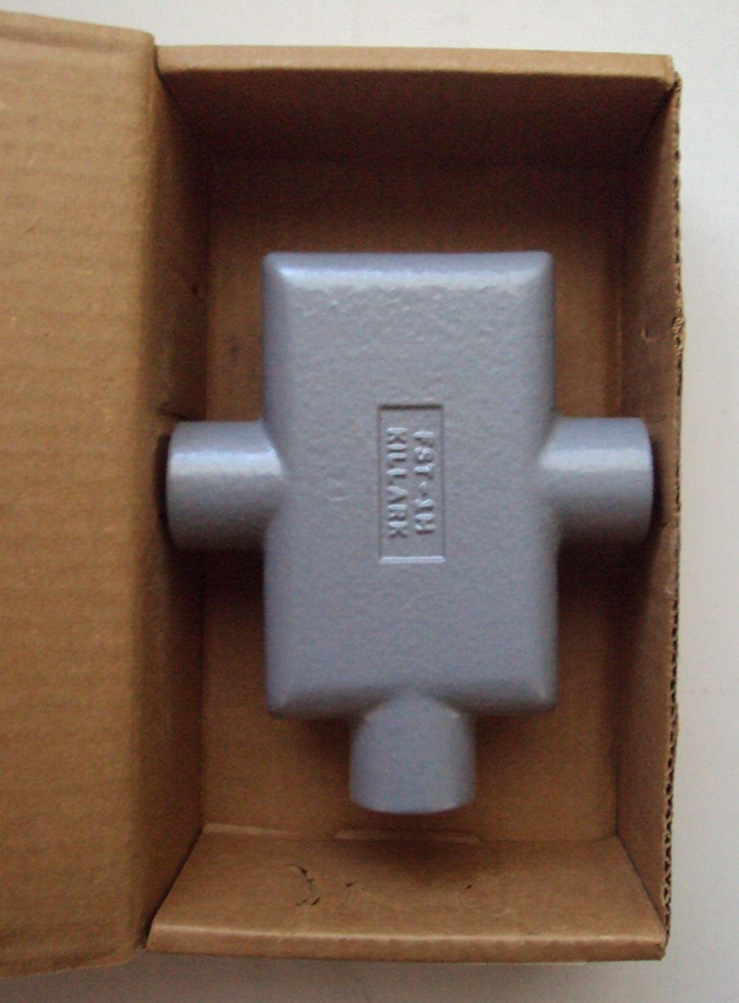 KILLARK CAT NO: FST-1M – 1/2″ CAST IRON DEVICE BOX NEW IN BOX