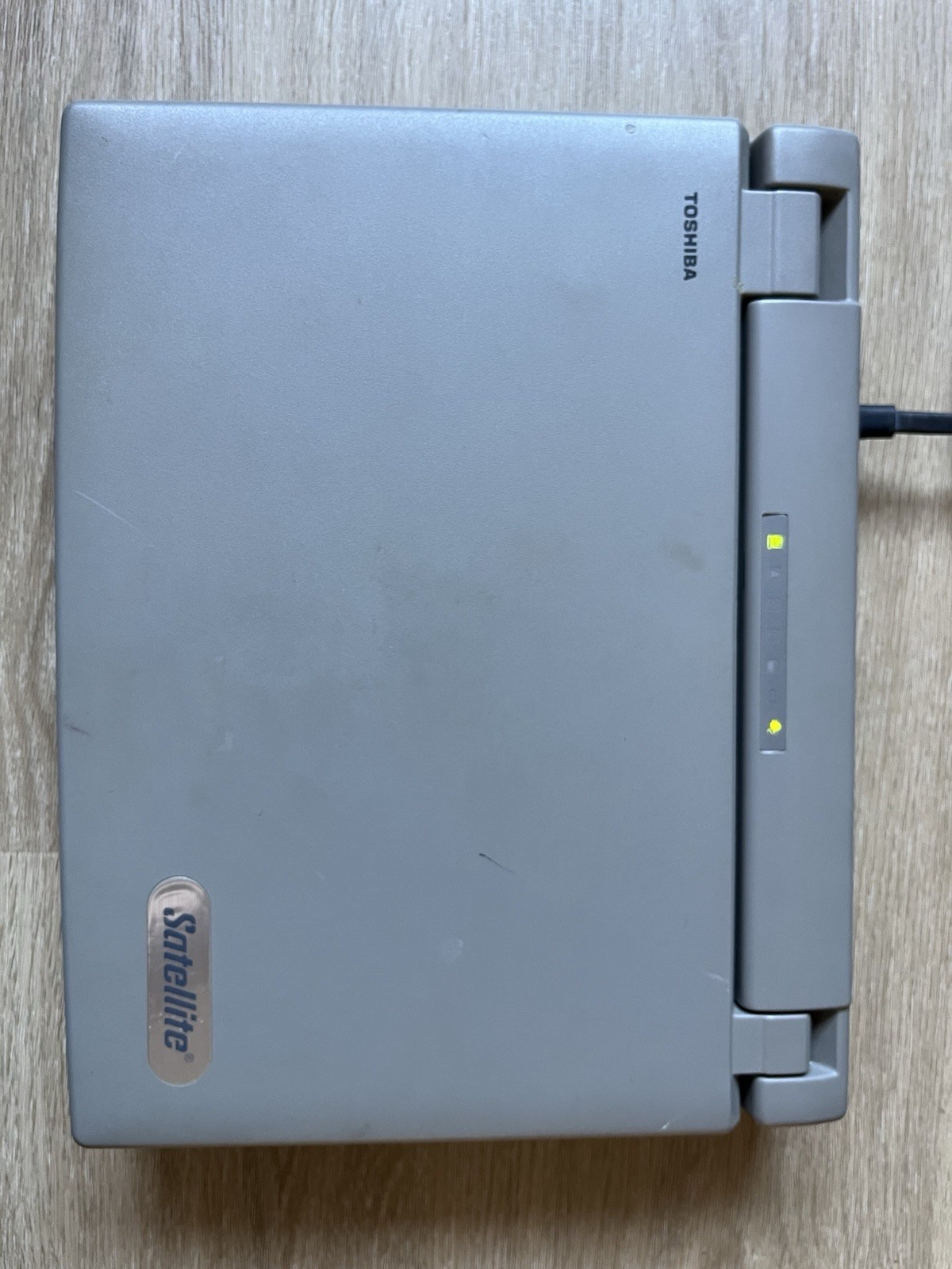 Retro Toshiba Satellite 100cs / 528 Vintage Laptop
