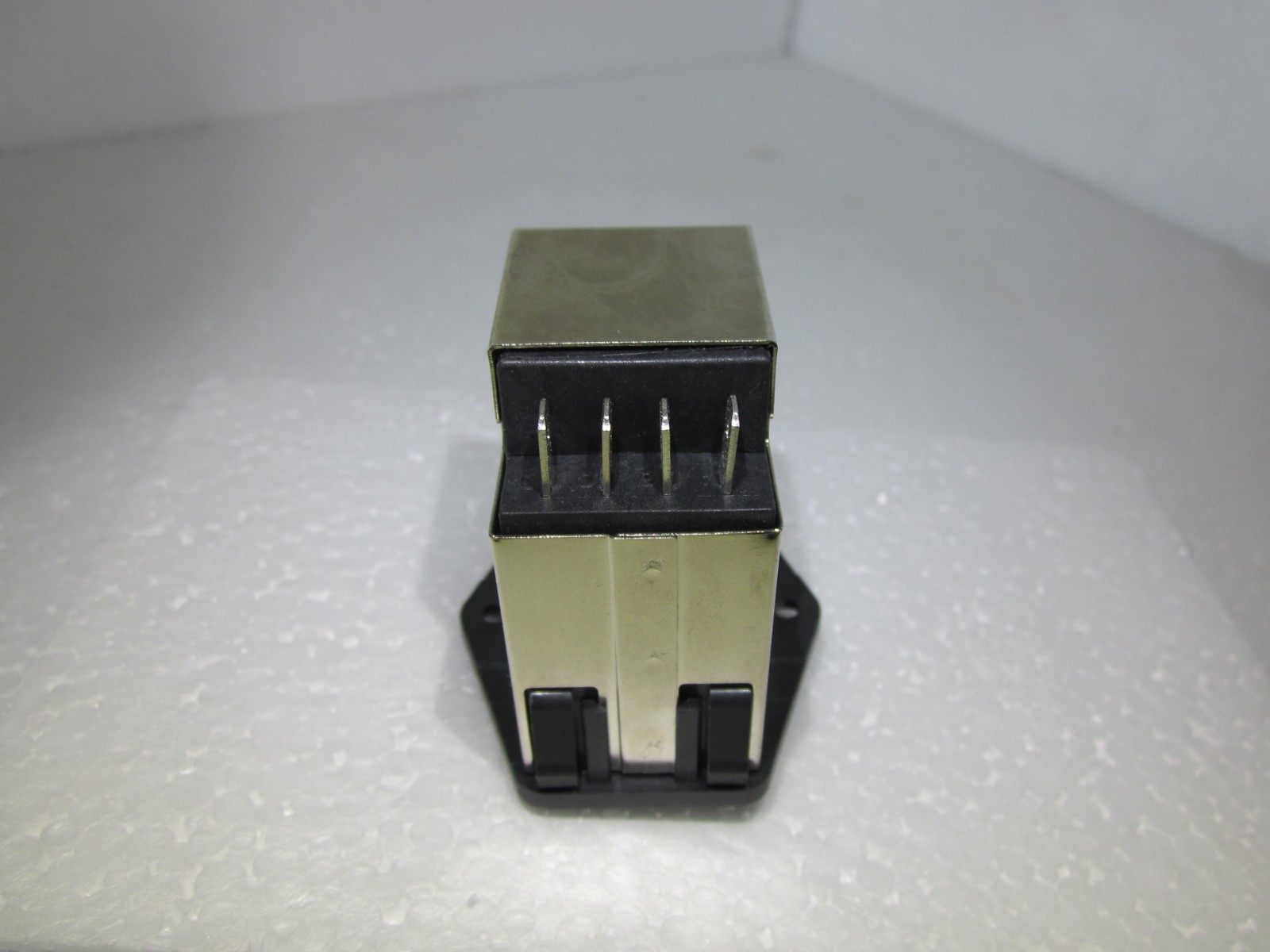 CORCOM AC POWER ENTRY MODULE W/ ON/OFF ROCKER PN# PE0SSDSXB