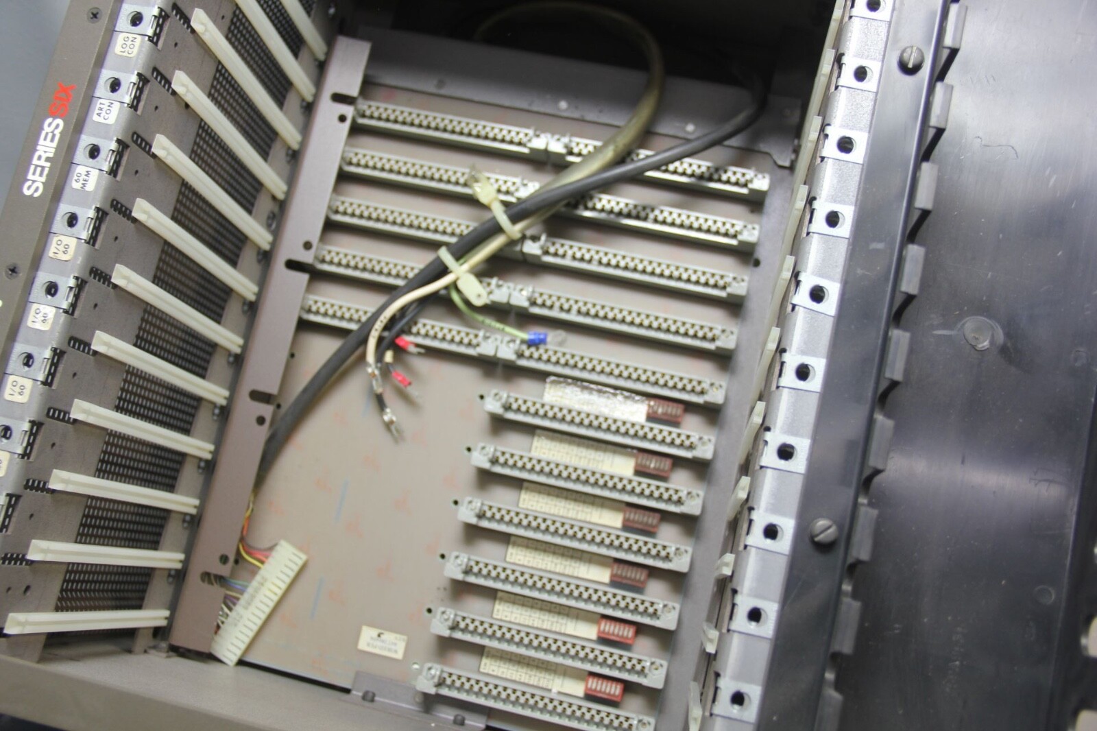 GE Fanuc IC600CR201B Power Supply Module Series 6 PLC Chassis – New