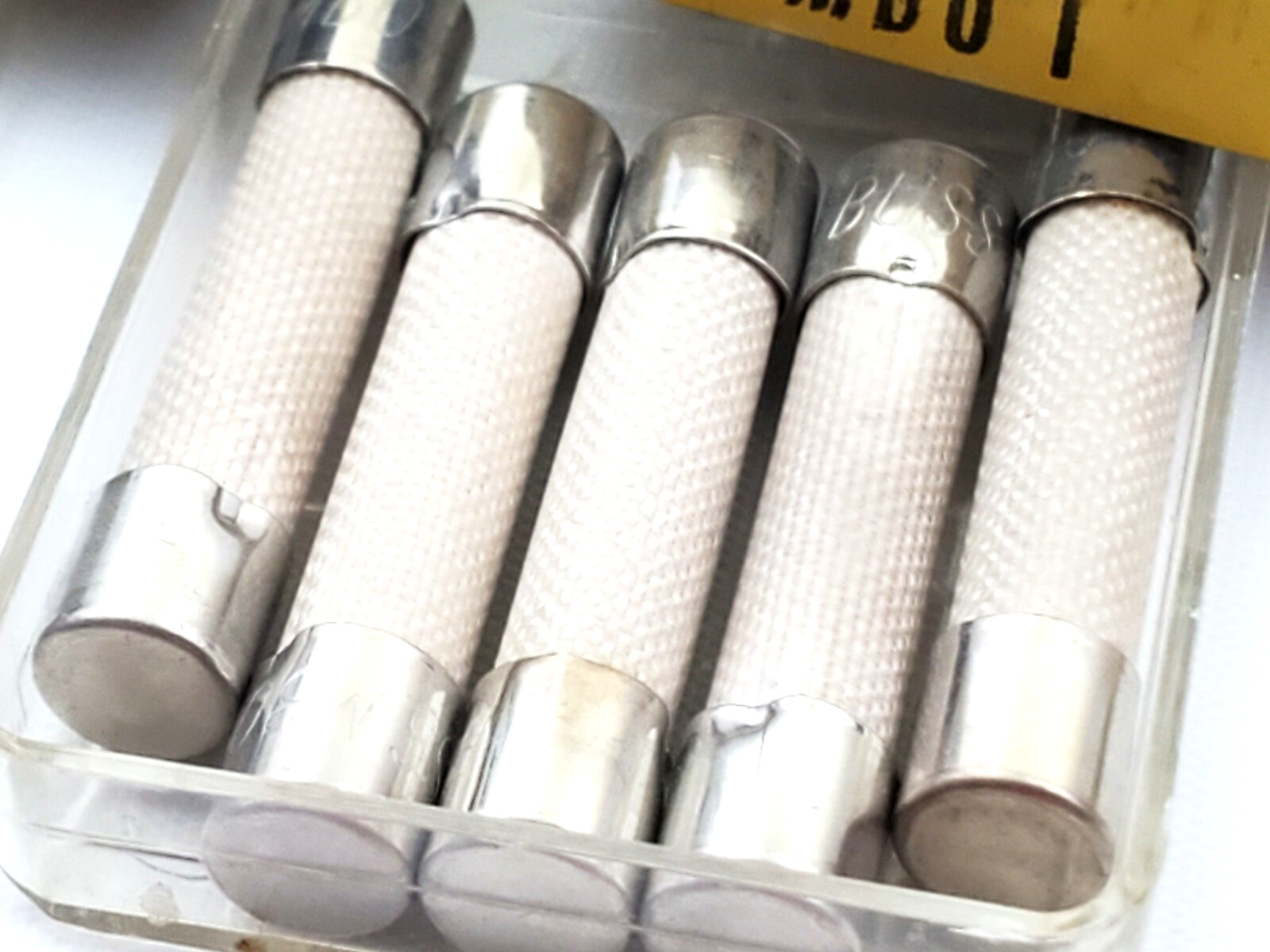 Lot of 17 Bussmann MBO1 Fast Acting 1 Amp 1/4″ x 1-1/4″ Ceramic Fuses Vintage