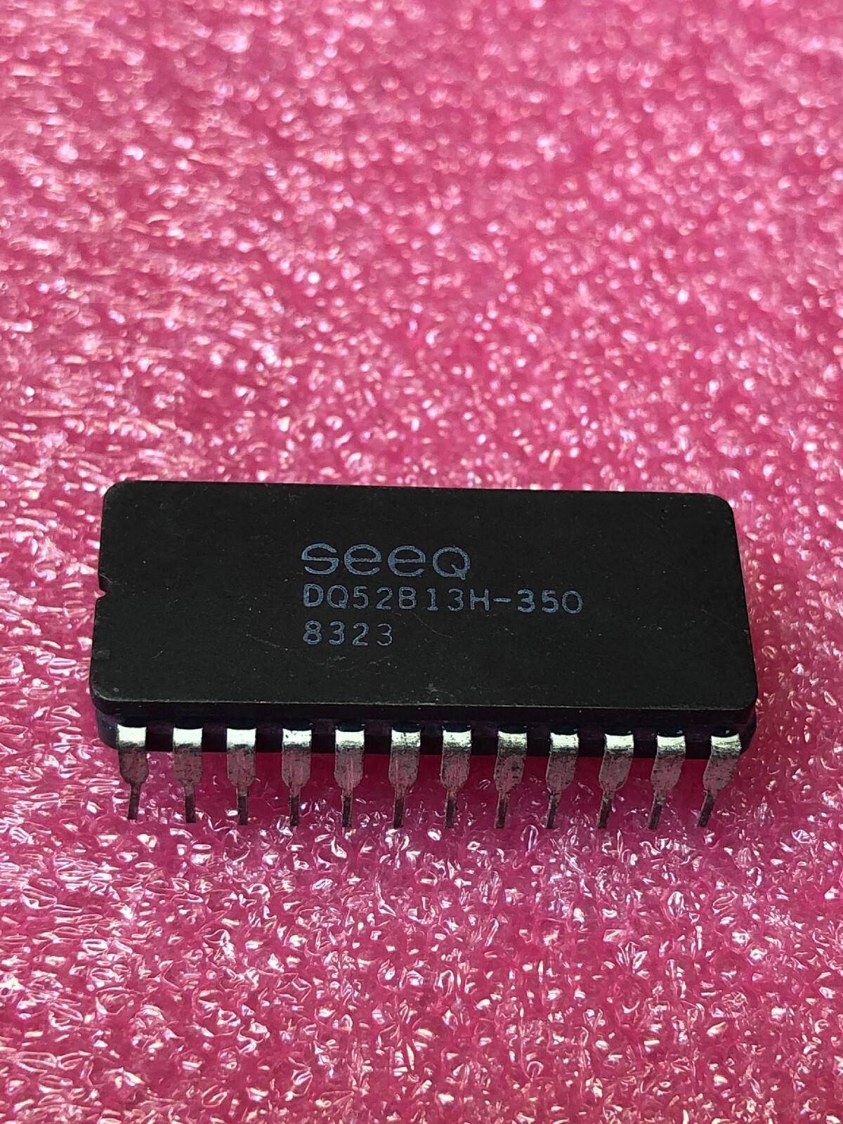(1) SEEQ DQ52B13H-350 2Kx8 (16K) 350ns, 24 pin CERAMIC DIP EEPROM IC NOS!