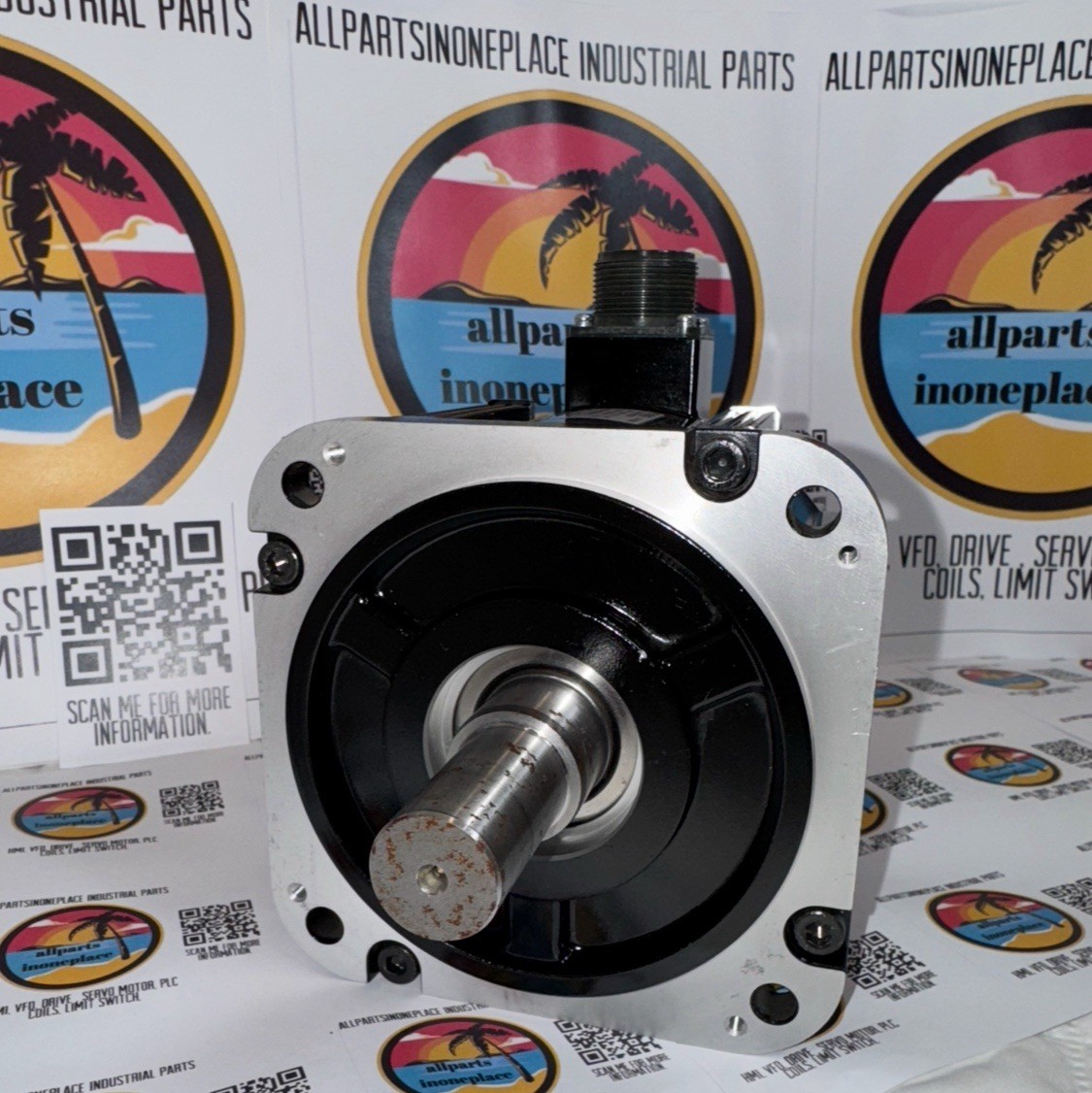 Keyence SV-M500AS Servo Motor Straight Axis1. 3 kW 200V 10.7A F 8.34N•m 1500 MTS