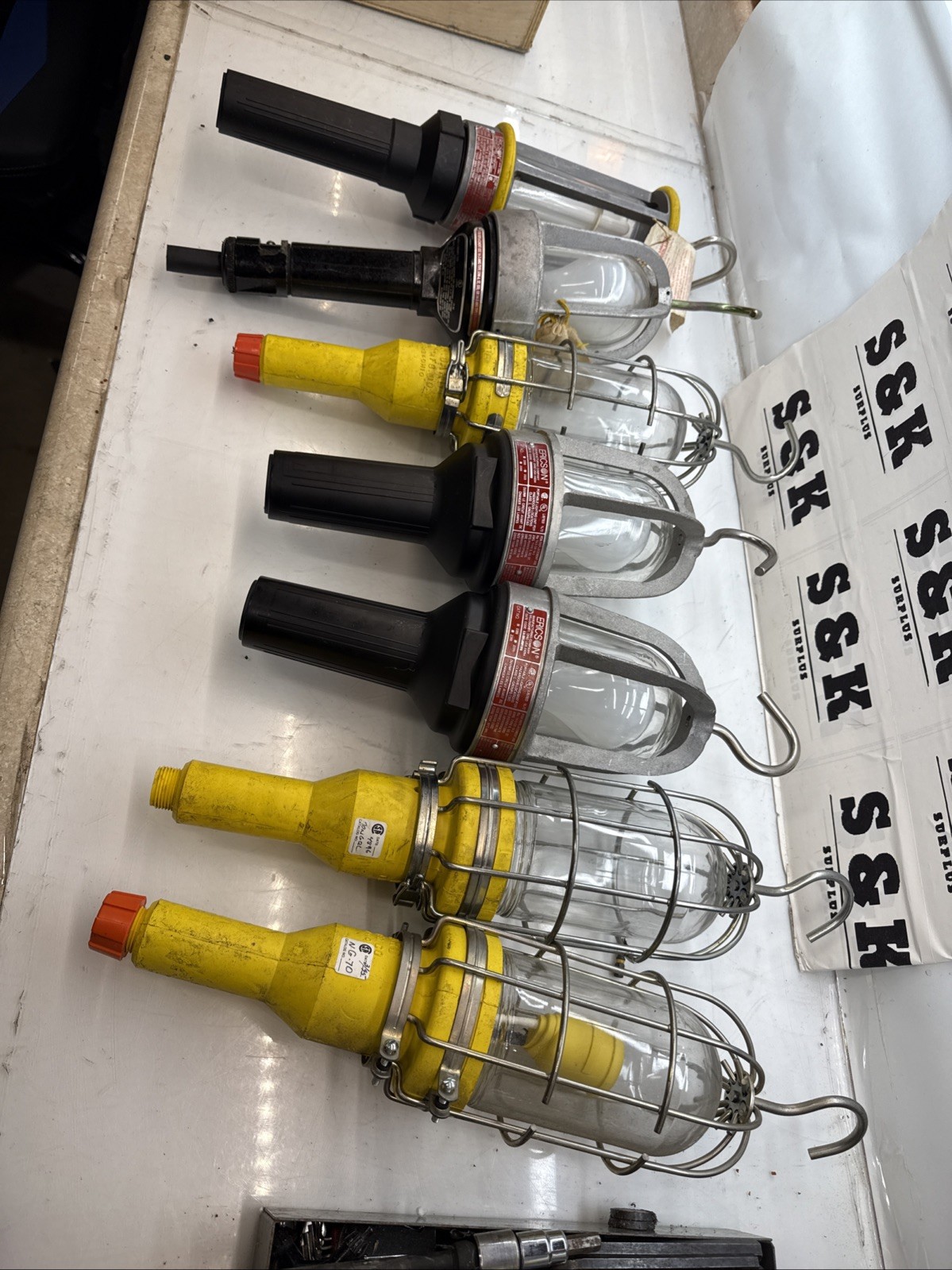 Ericson 2300 Hazadrous Locations Trouble Drop Light Lot Of 7 With Case