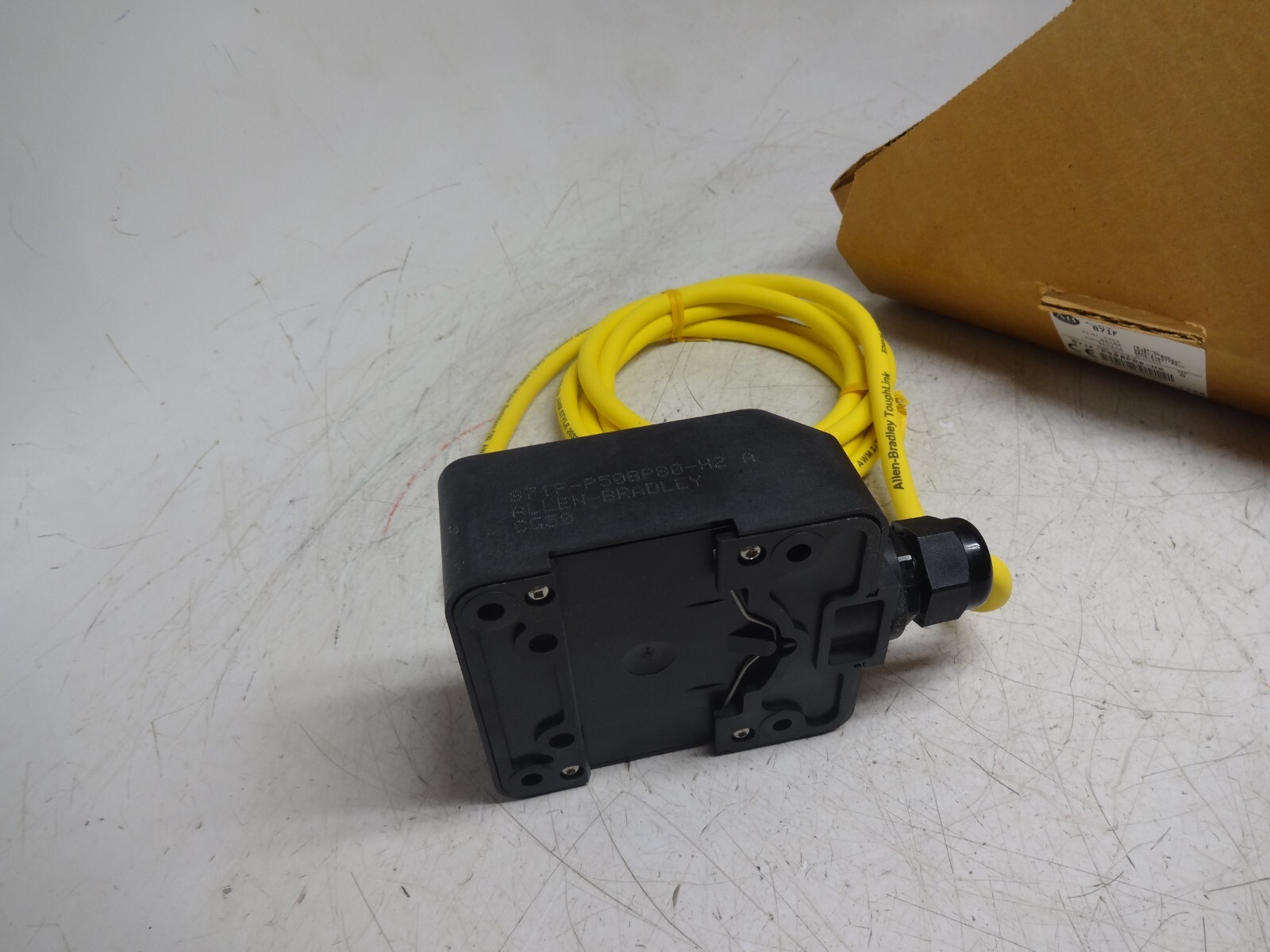 New Allen Bradley Flat-Pack 80×80 Proximity Sensor 871F-P50BP80-H2 Series A
