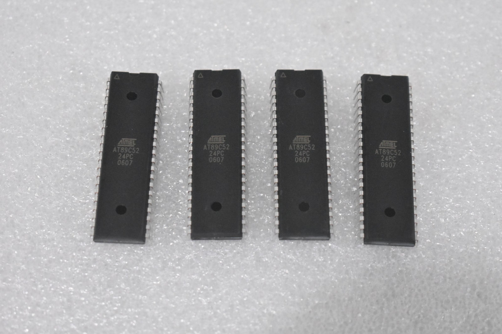 MICROCHIP TECH AT89C52-24PC 8-BIT MICROCONTROLLER MCU 8K FLASH 24M (LOT OF 4)