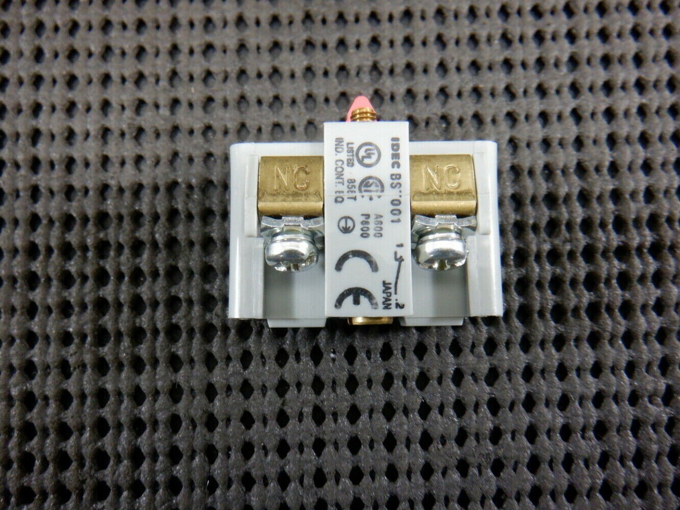 Idec BST-001 10A 440V 1 N/C Contact Block – New No Box