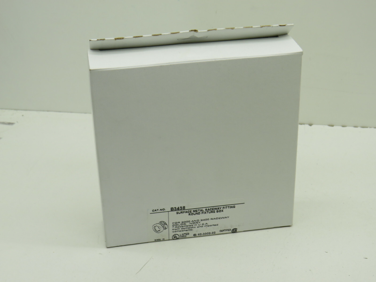 Thomas & Betts B3438 Surface Metal Raceway Fitting Round Fixture Box for B300