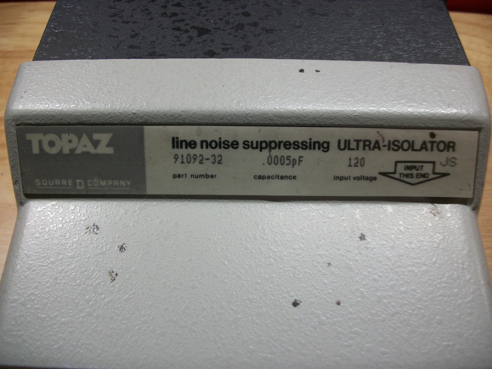 Square D Topaz 250VA Line Noise Suppressing Ultra-Isolator (91092-32) NEW