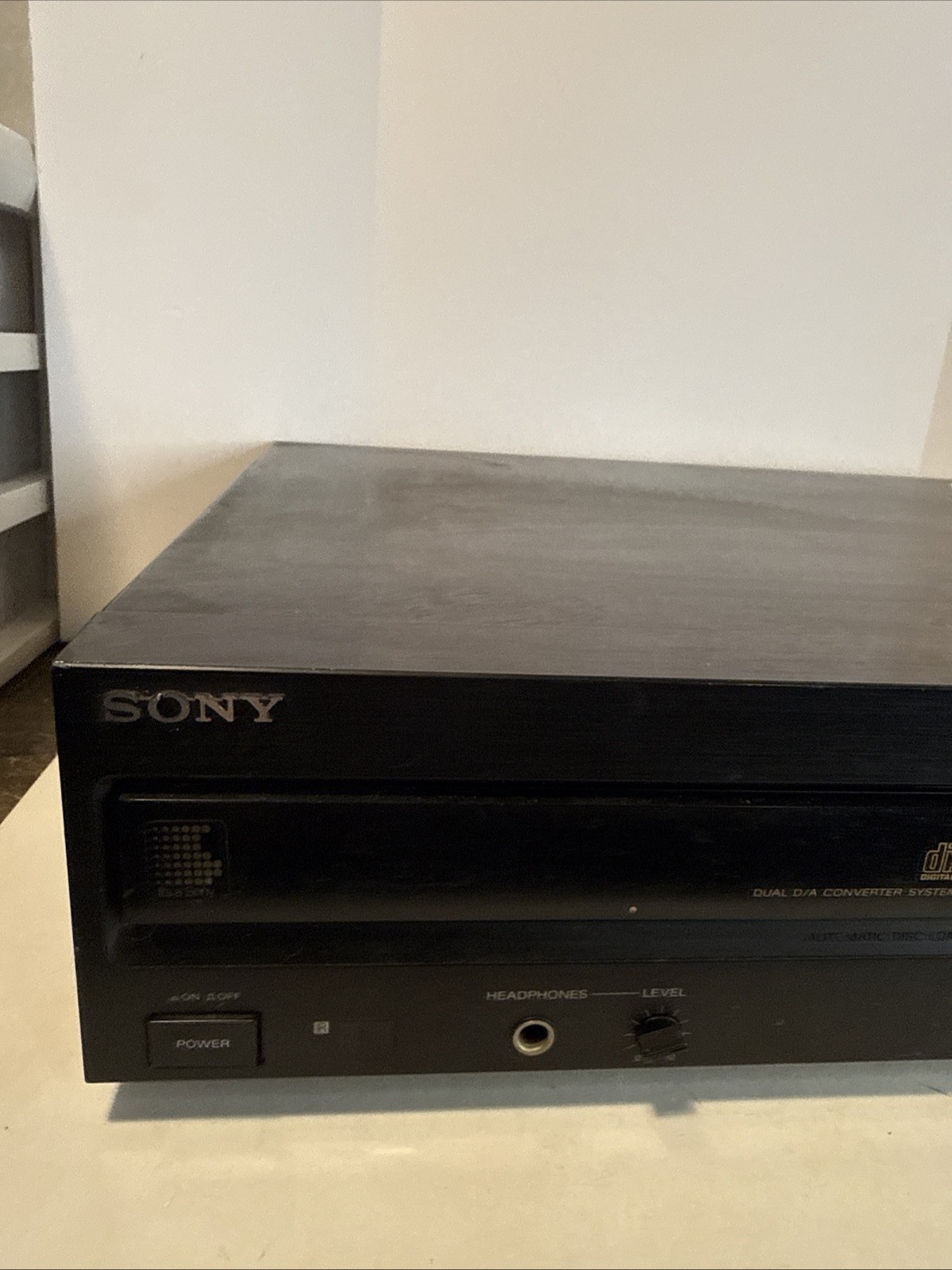 Sony CDP-C305 5-disc CD player dual d a converter system stabilizer circuit