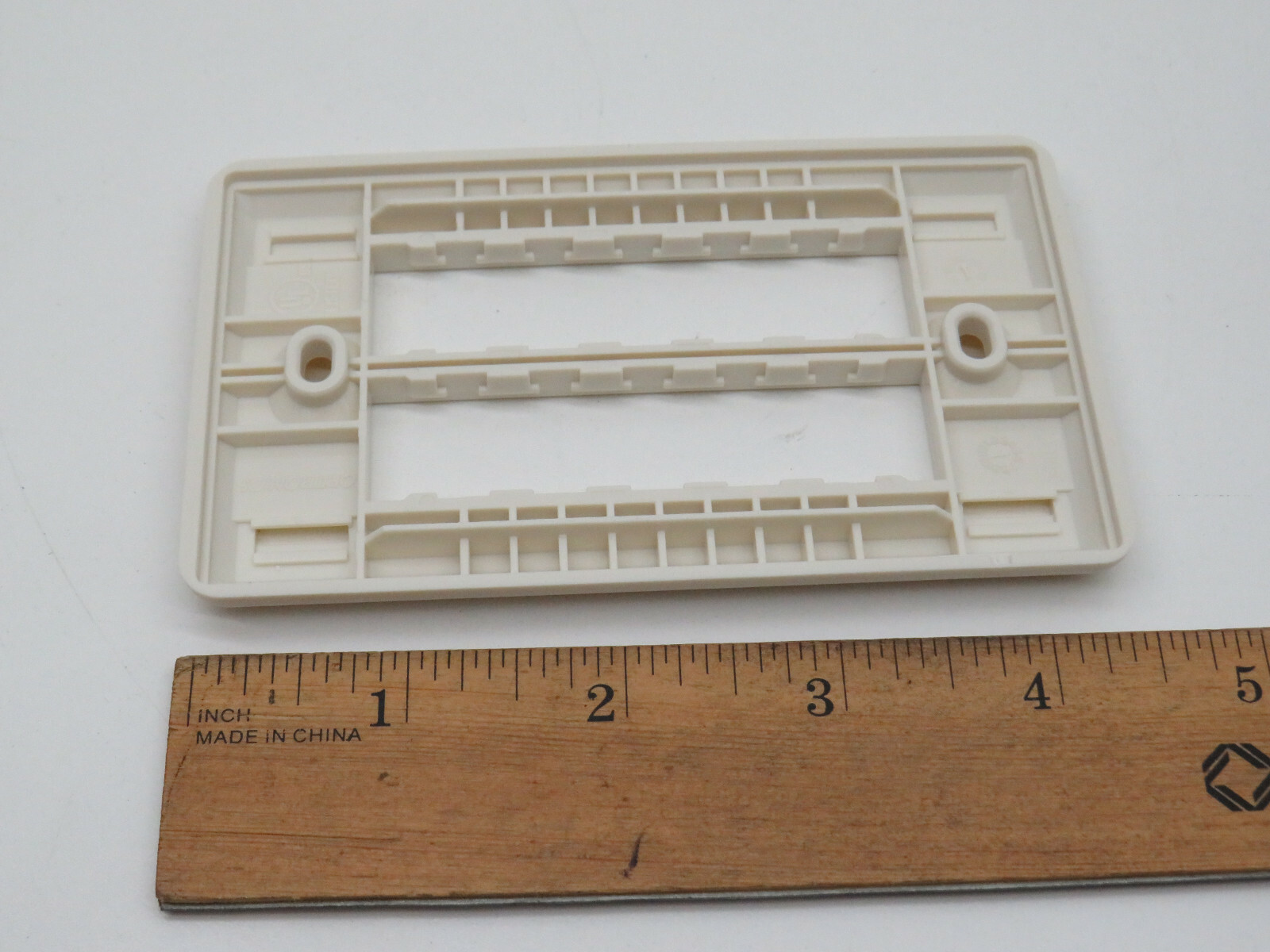 (10-Pack) Ortronics OR-40300545 Trac Jack Faceplate 1-Gang 6-Port Fog White