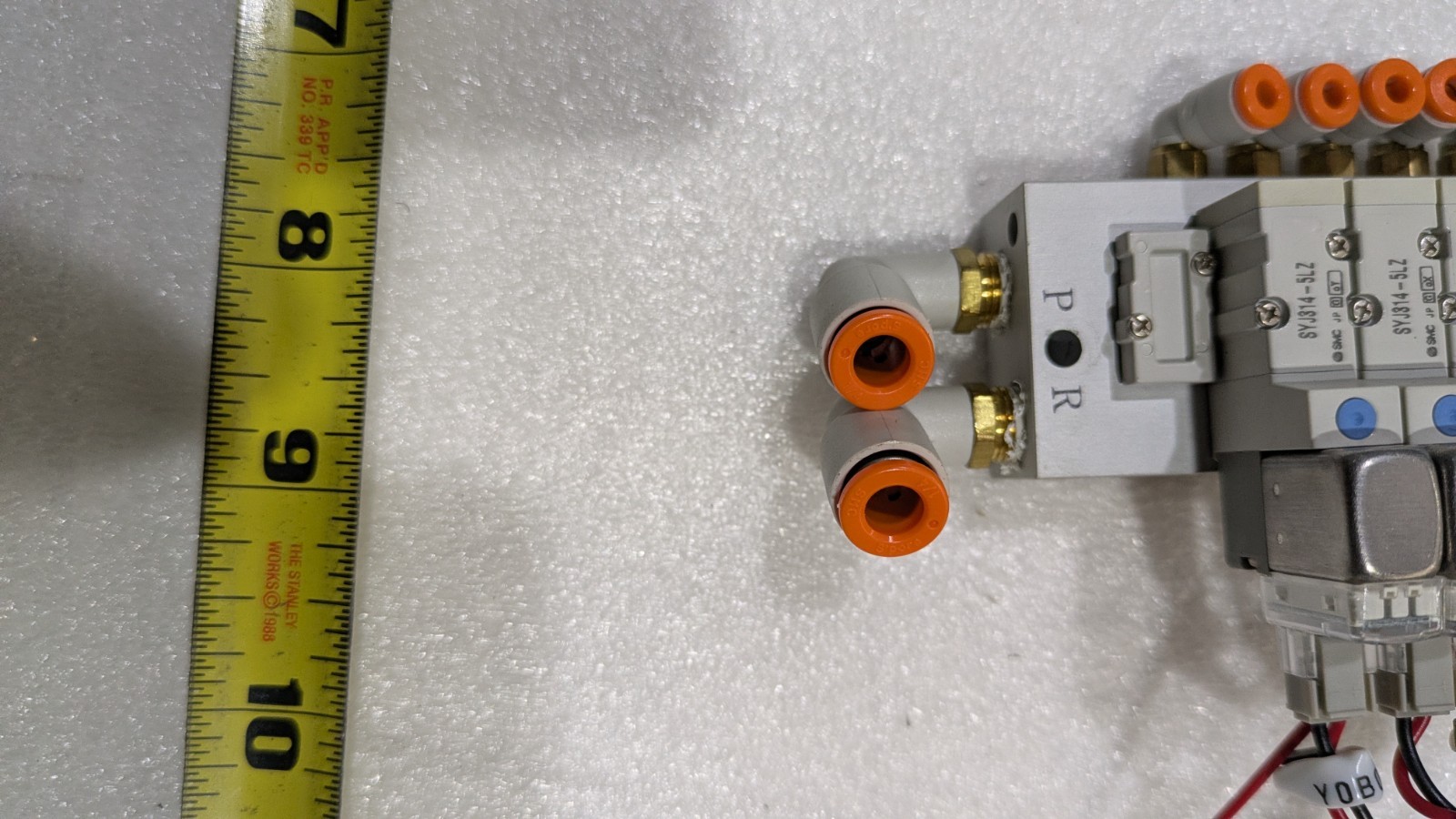 SMC SYJ314-5LZ SOLENOID VALVE (5) WITH SPECIAL CONNETOR WITH 5 PLACE MANIFOLD
