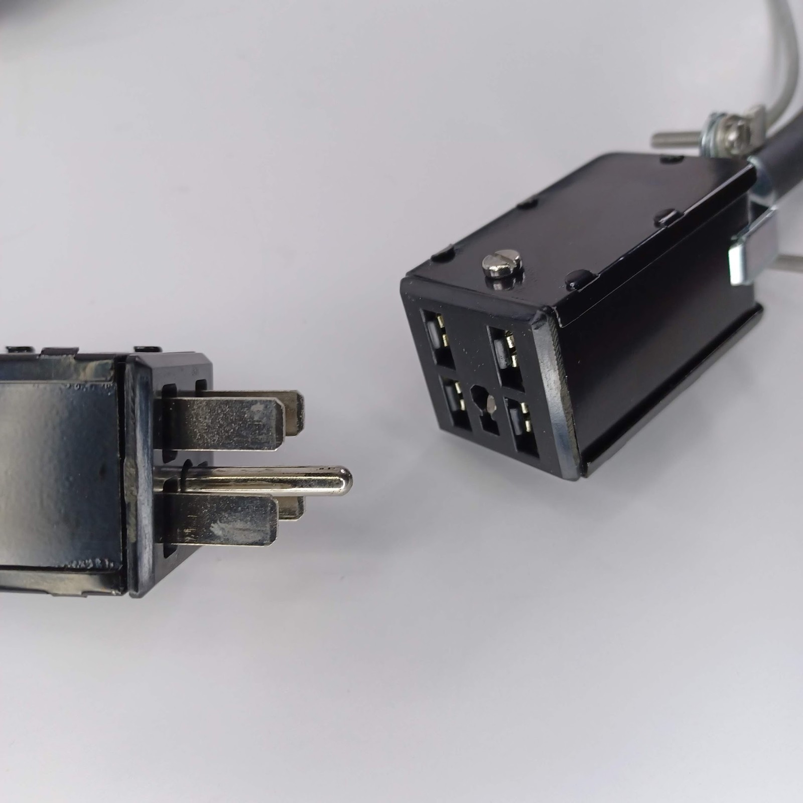 Power Cord L15-20 20A 250V plug with 5ft cable & Connectors Two Section