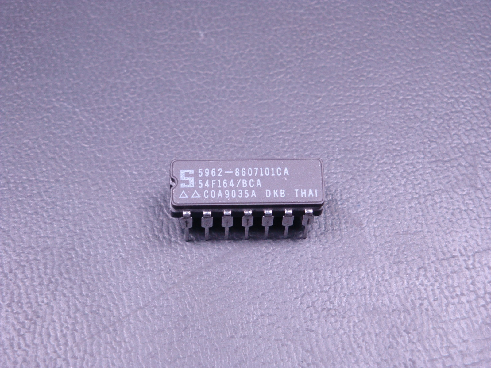 5962-8607101CA Signetics 54F164A/BCA Shift Register 8-Bit 14 Pin NOS