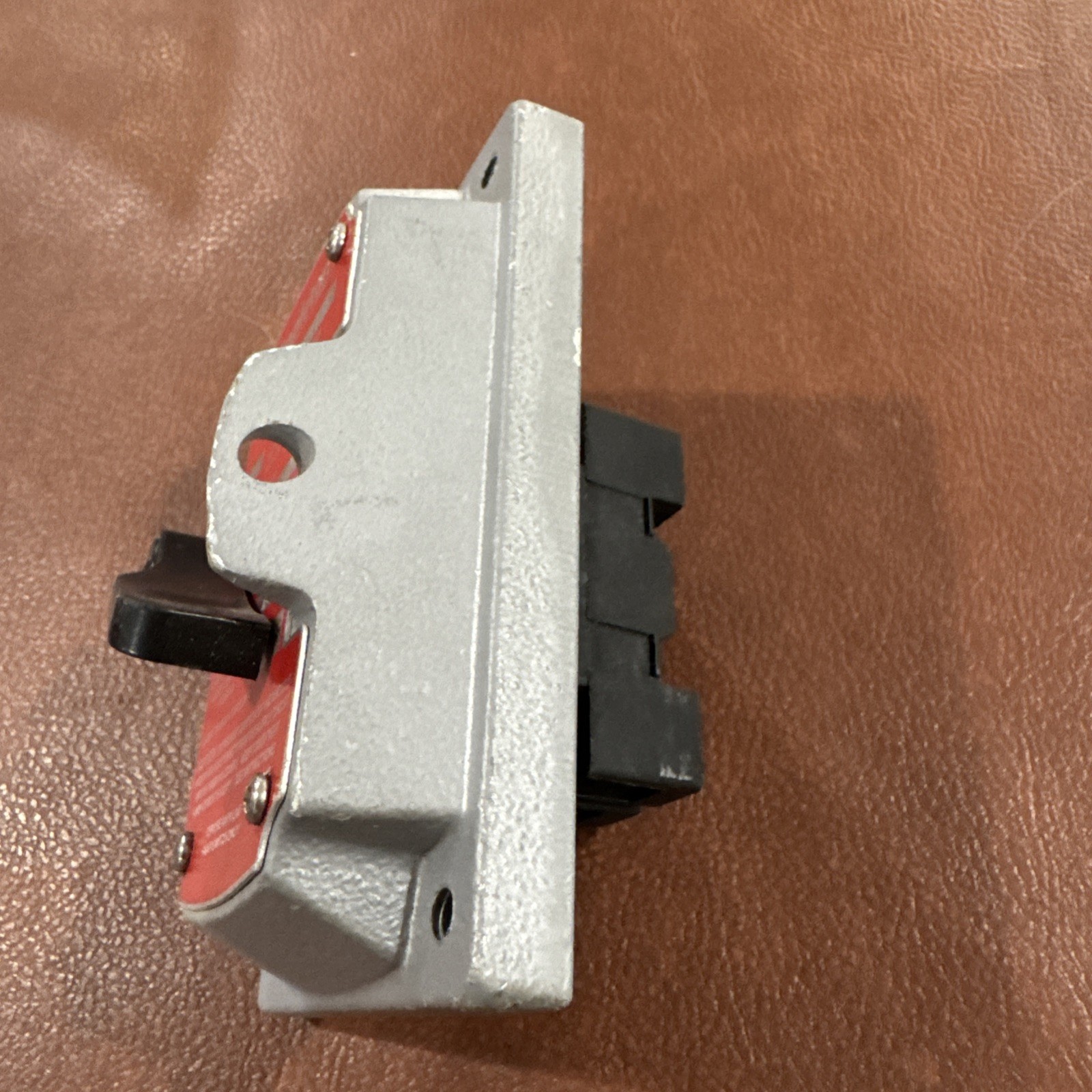 EMERSON APPLETON EDSF23WQ FRONT OPER COV-CHAMF-SW-3W 20A Cover Snap Switch Haz
