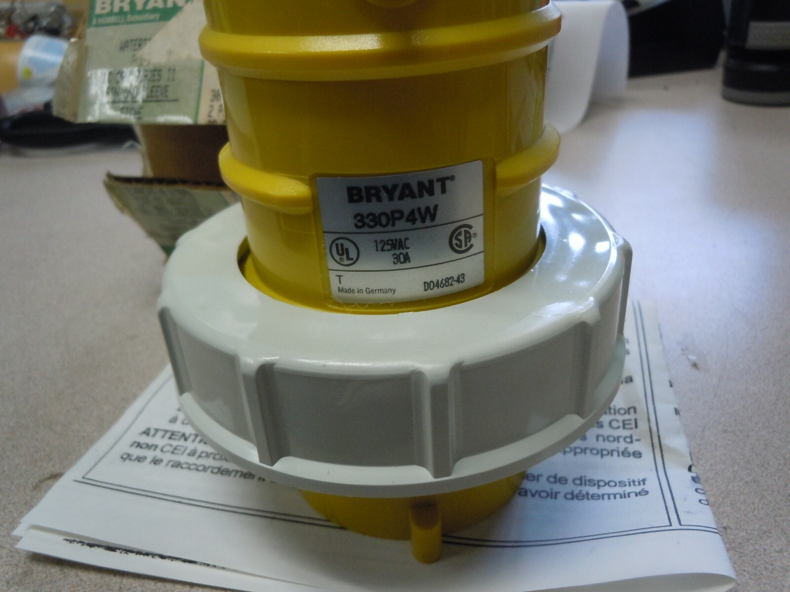 BRYANT 330P4W – PS, IEC, PLUG, 2P3W, 30A 125V, WATER TIGHT