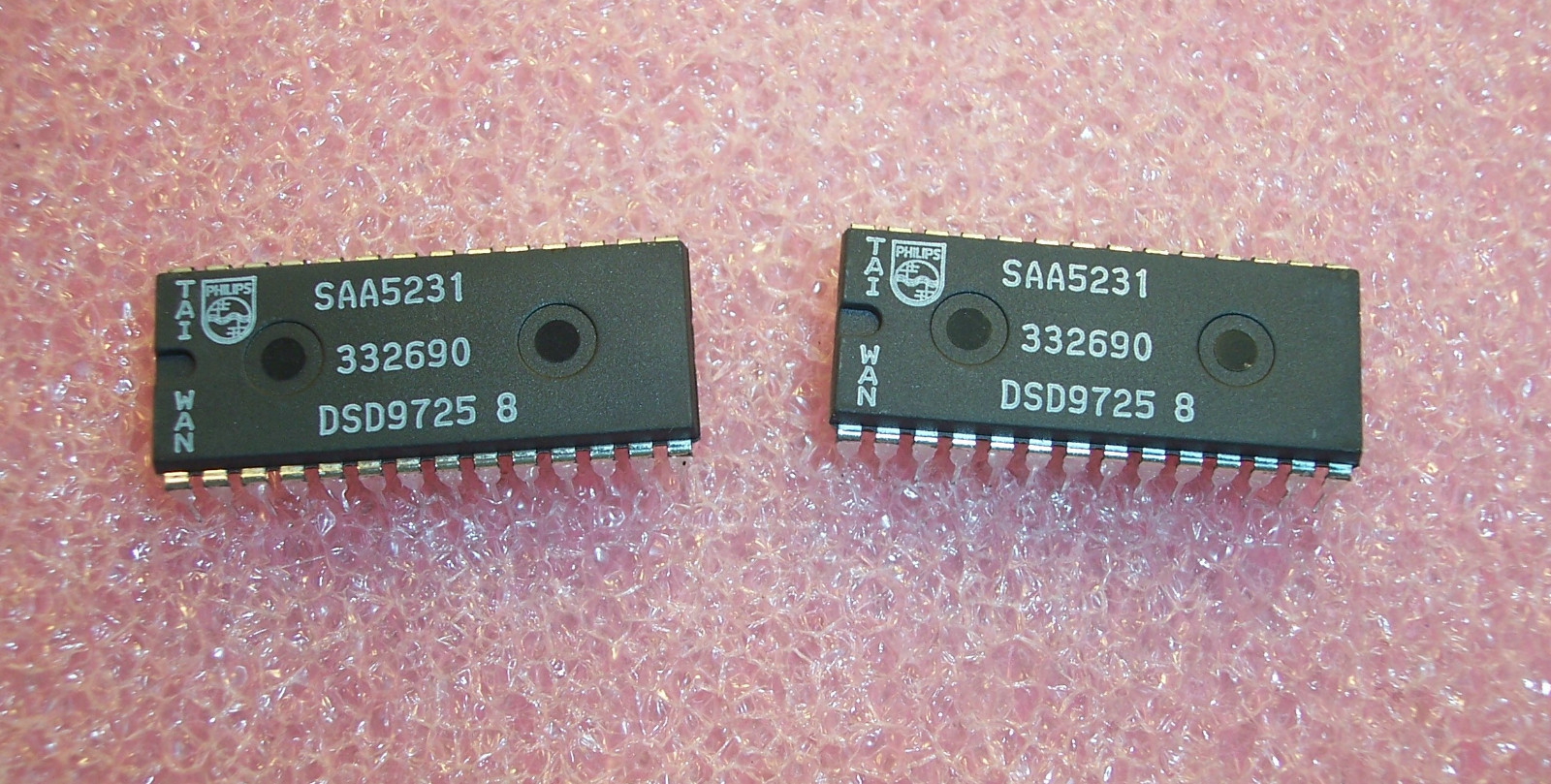 QTY (15) SAA5231 PHILIPS 28 PIN DIP TELETEXT VIDEO PROCESSOR NOS 1 TUBE