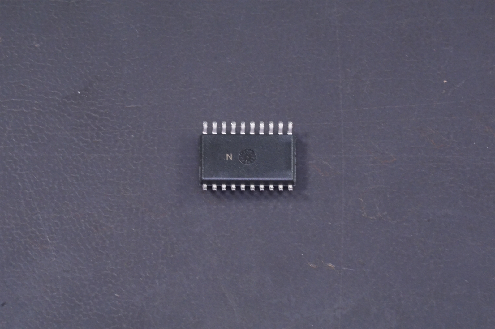 XC18V01SO20I Xilinx In-system Programmable 3.3V PROMs 20-Pin SOP –40C to 85C NOS