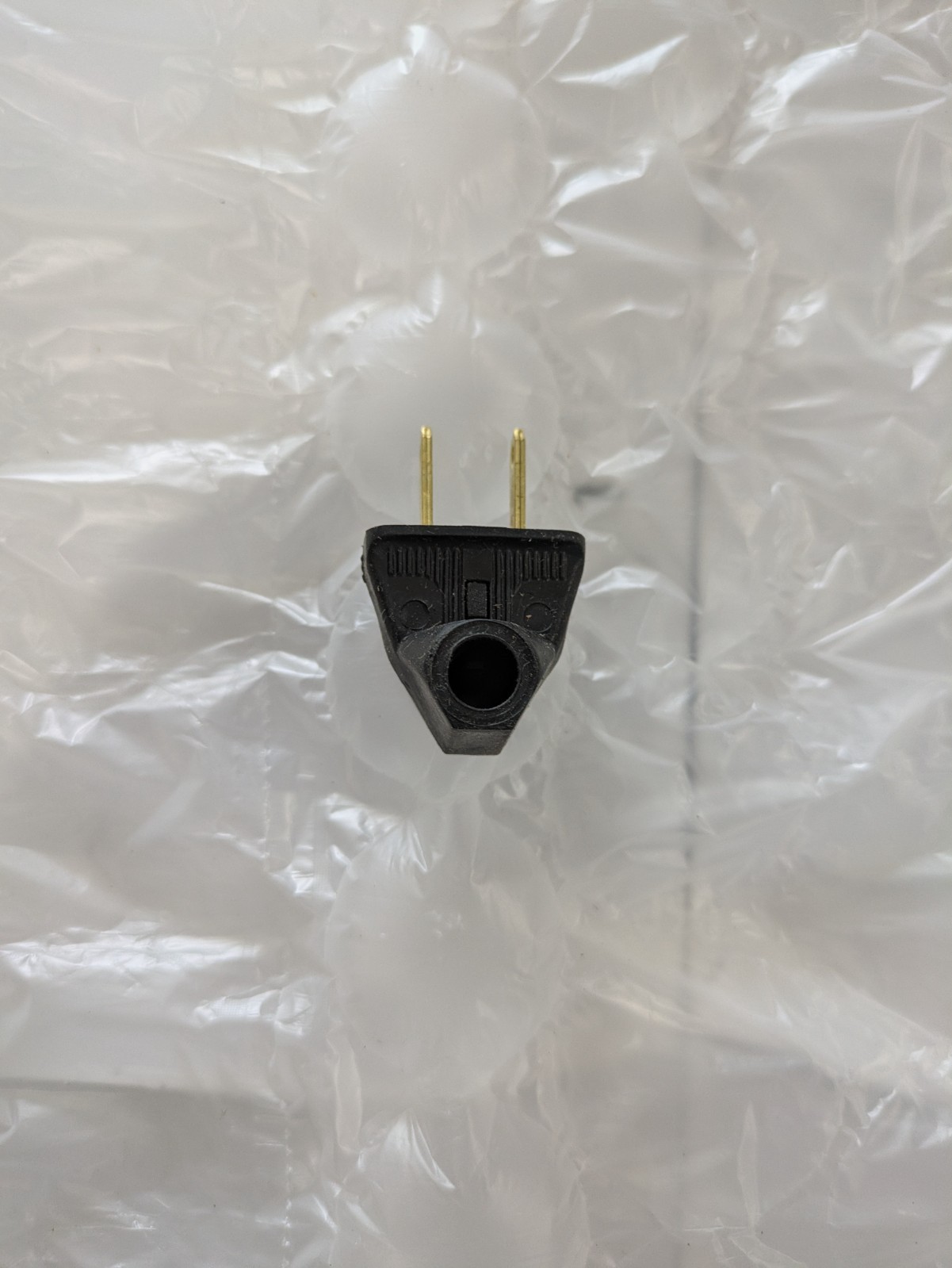 Eaton BP84BK 15 A Angled Wiring Device Plug – 2-Pole, 125 V, NEMA 1-15, Black
